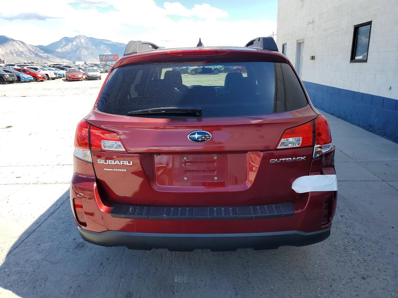2014 Subaru Outback 2.5i Limited Red vin: 4S4BRCMC3E3286609