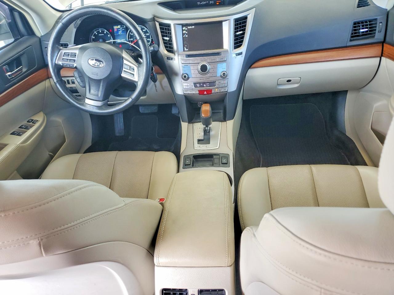 2014 Subaru Outback 2.5i Limited Серебряный vin: 4S4BRCMC7E3293823
