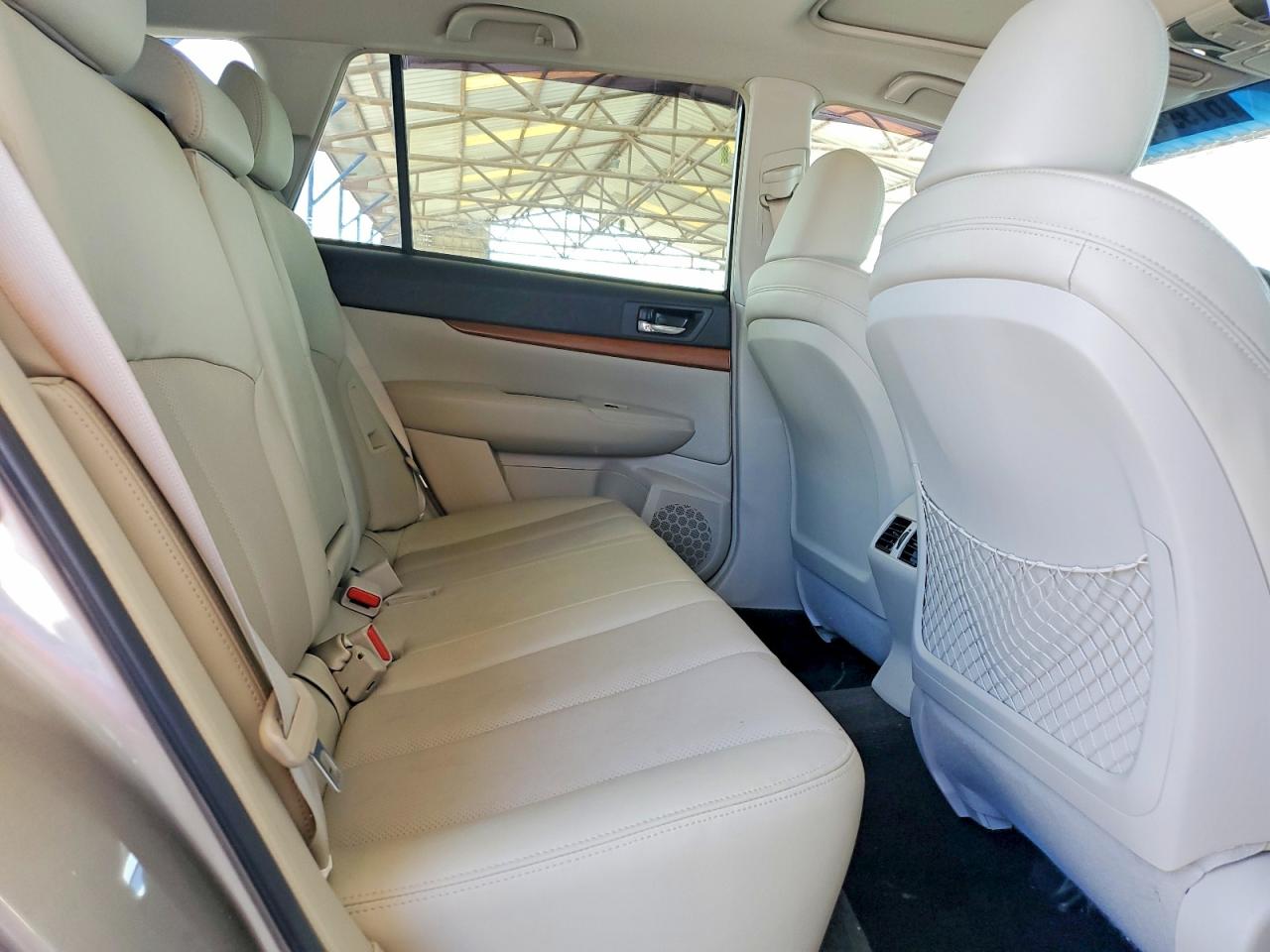 2014 Subaru Outback 2.5i Limited Серебряный vin: 4S4BRCMC7E3293823