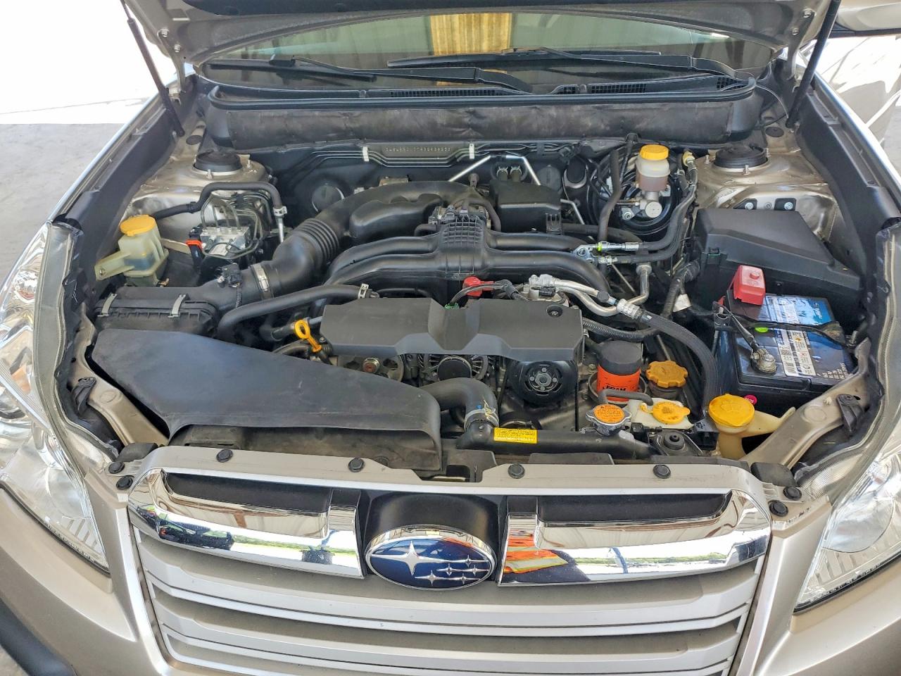 2014 Subaru Outback 2.5i Limited Серебряный vin: 4S4BRCMC7E3293823