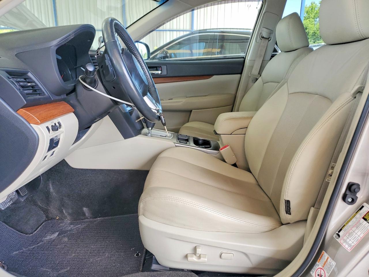 2014 Subaru Outback 2.5i Limited Серебряный vin: 4S4BRCMC7E3293823
