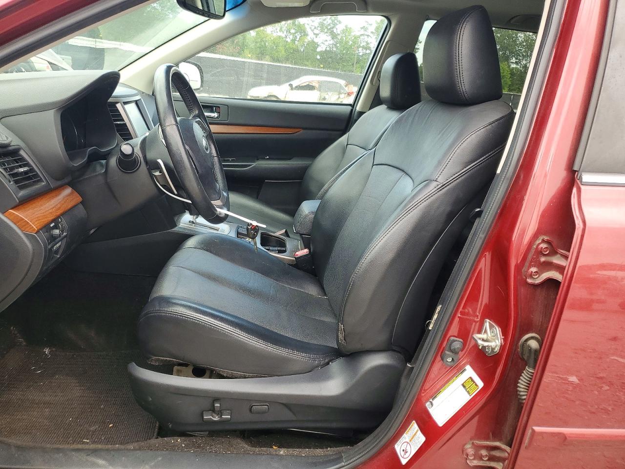 2014 Subaru Outback 2.5i Limited Red vin: 4S4BRCMCXE3303096