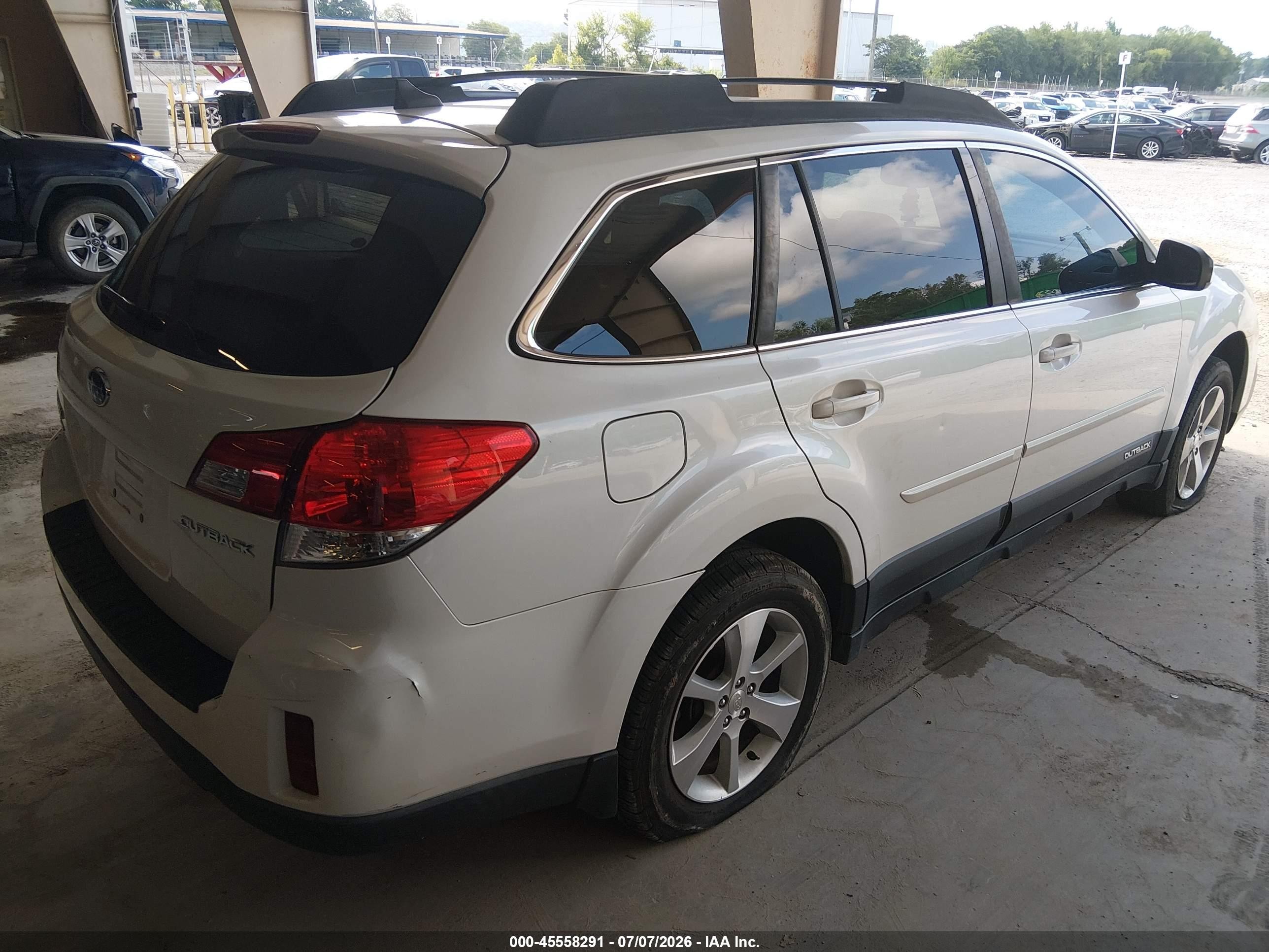 2014 Subaru Outback 2.5i Limited White vin: 4S4BRCNC4E3296239