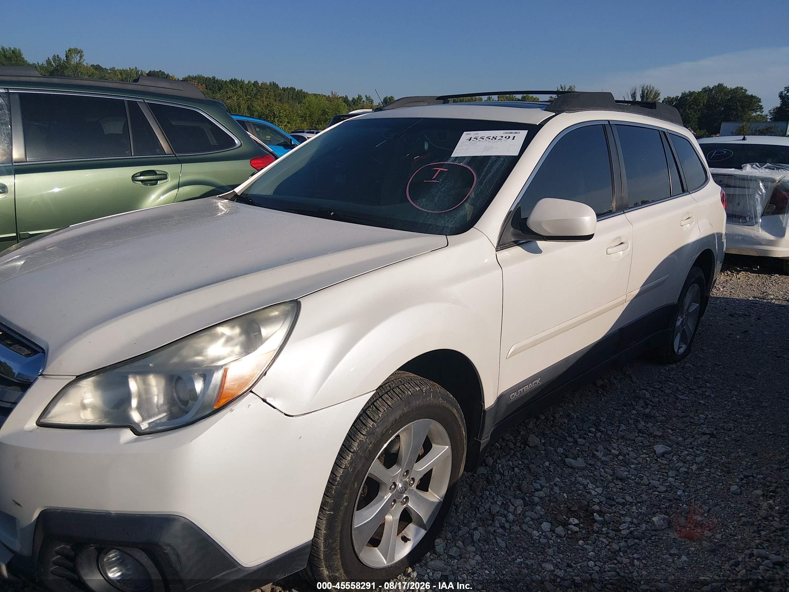2014 Subaru Outback 2.5i Limited White vin: 4S4BRCNC4E3296239