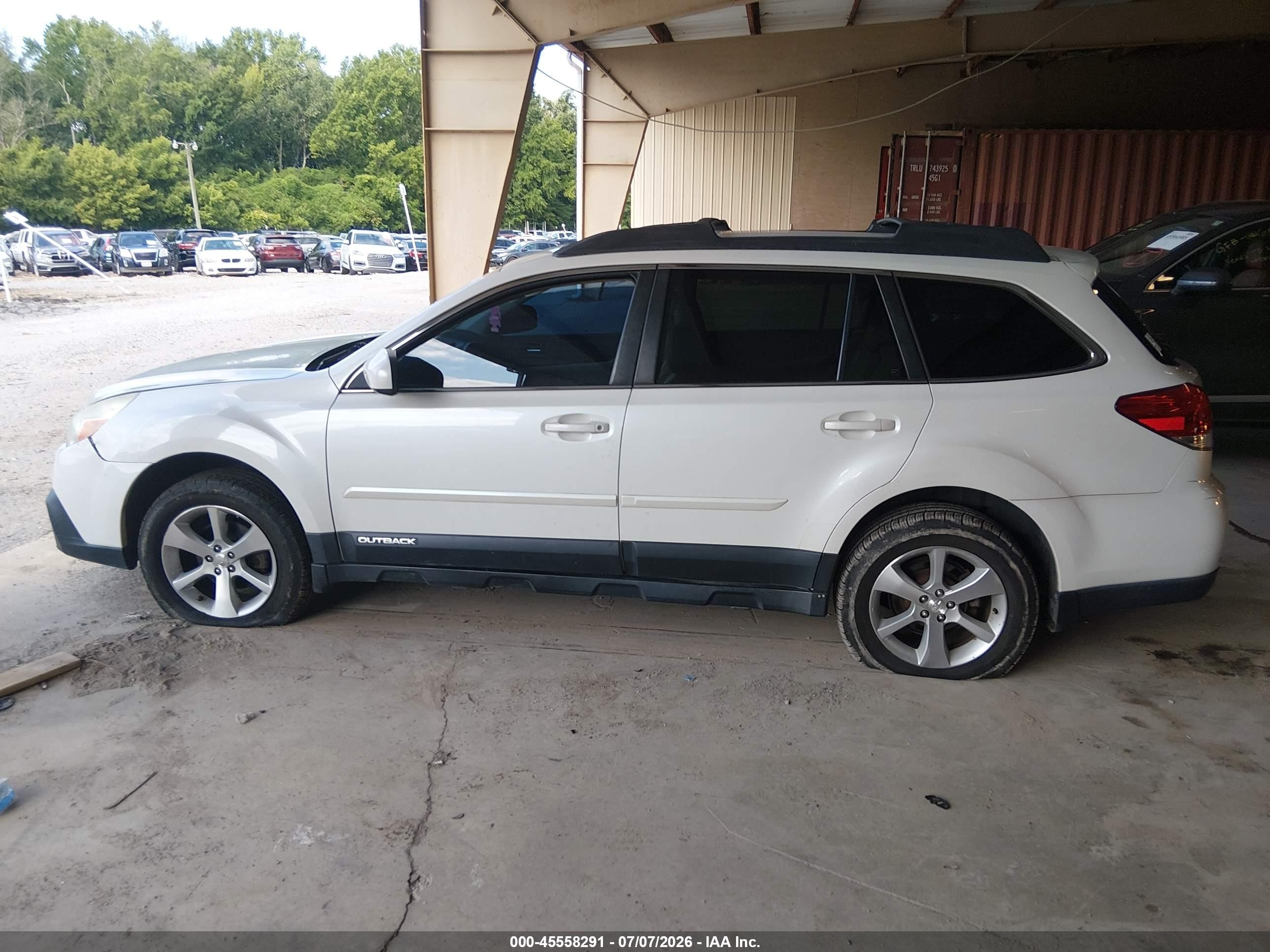 2014 Subaru Outback 2.5i Limited White vin: 4S4BRCNC4E3296239