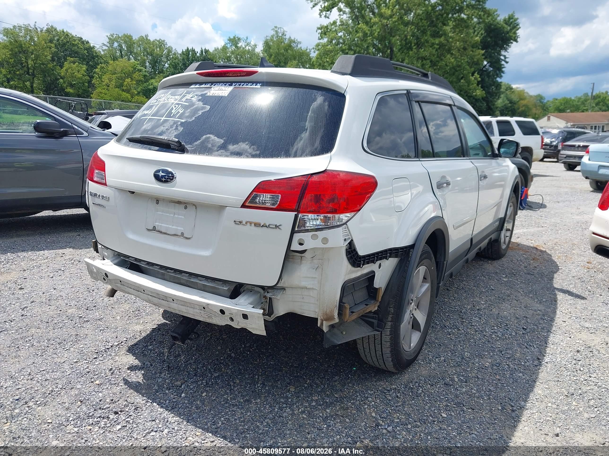 2014 Subaru Outback 2.5i Limited White vin: 4S4BRCPC1E3306187