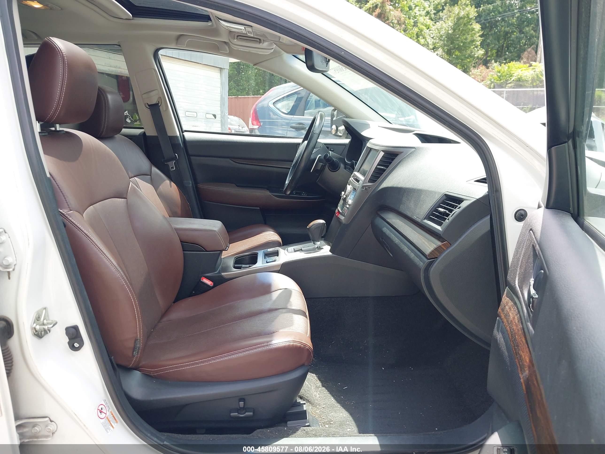 2014 Subaru Outback 2.5i Limited White vin: 4S4BRCPC1E3306187
