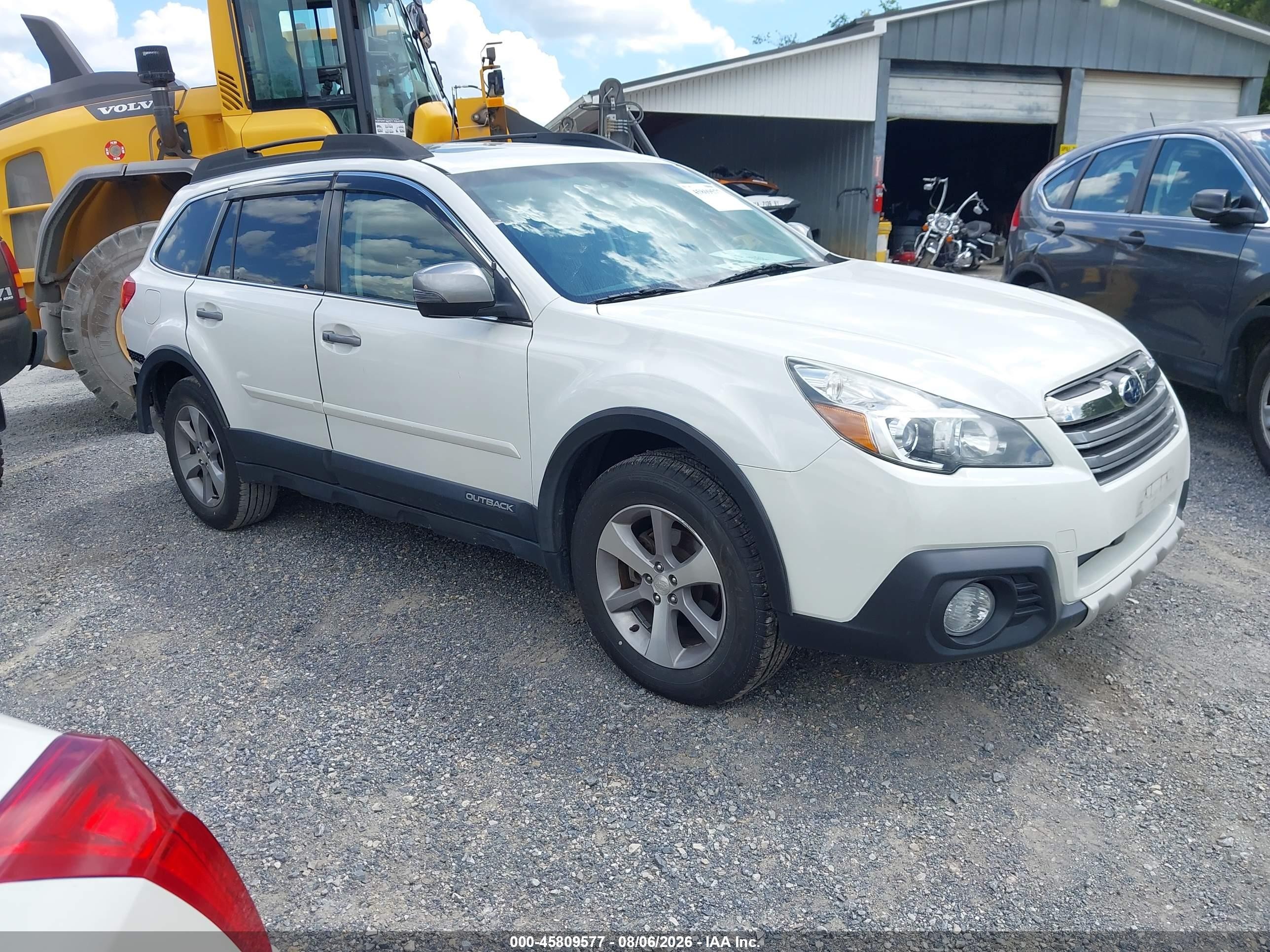 2014 Subaru Outback 2.5i Limited White vin: 4S4BRCPC1E3306187