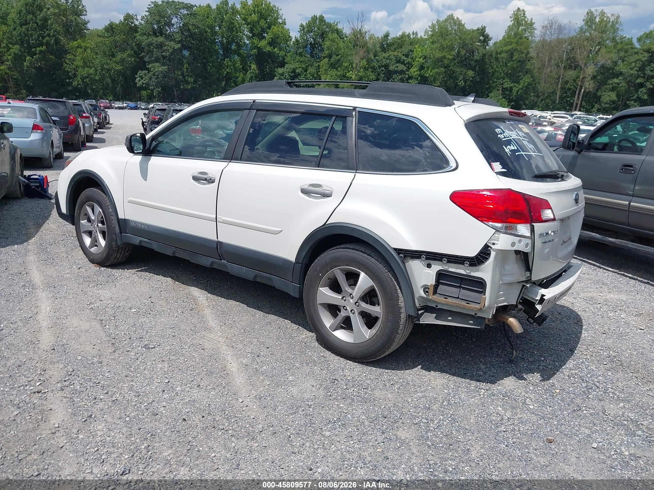 2014 Subaru Outback 2.5i Limited White vin: 4S4BRCPC1E3306187