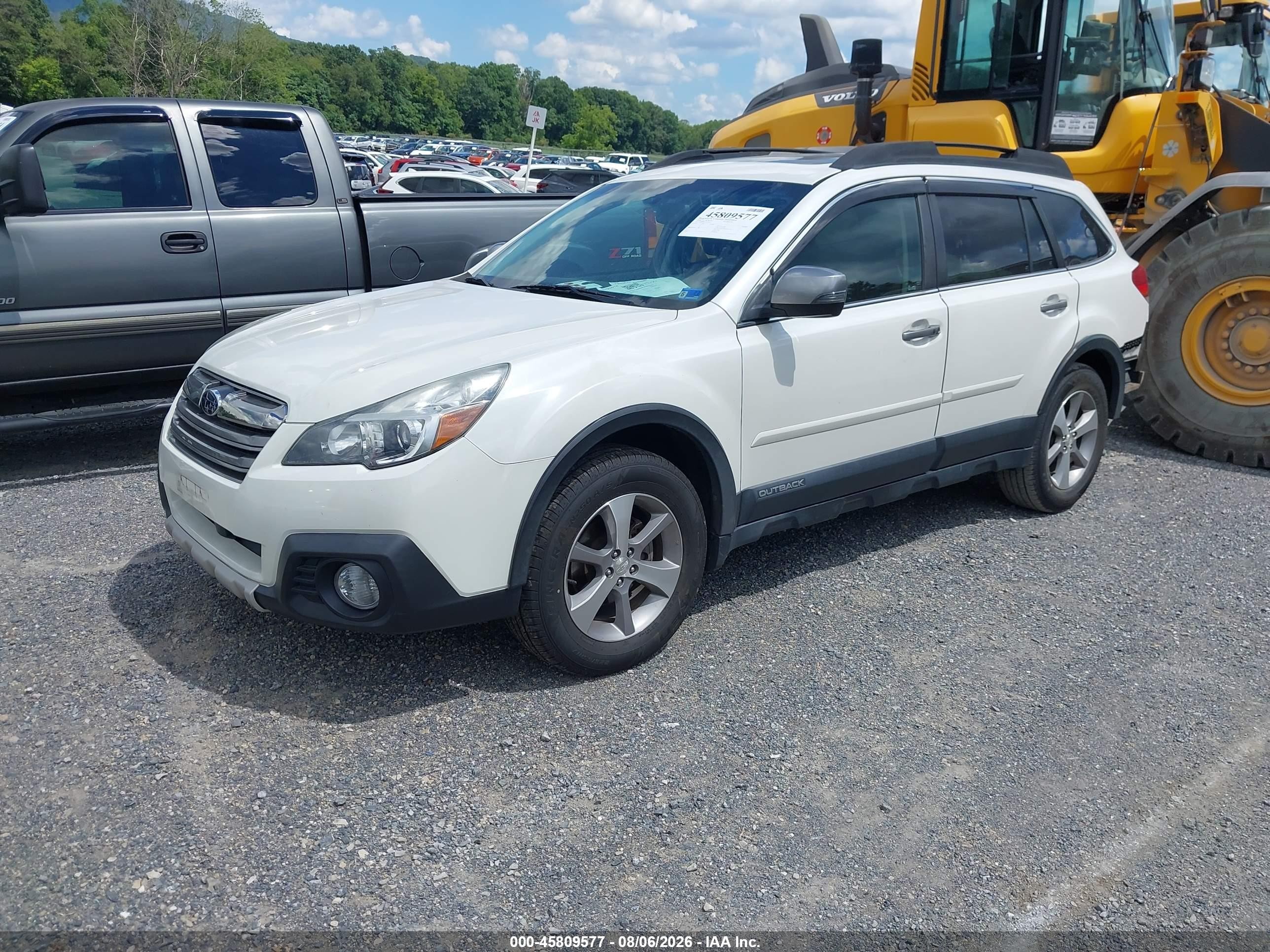 2014 Subaru Outback 2.5i Limited White vin: 4S4BRCPC1E3306187