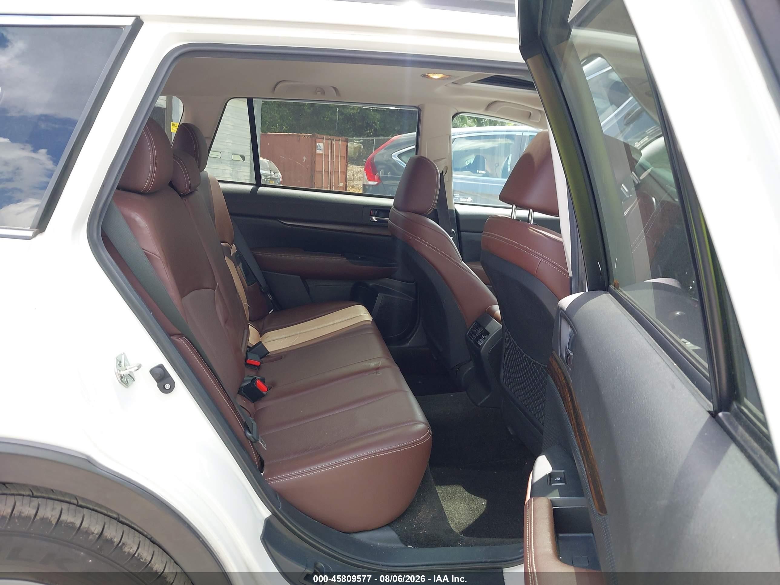 2014 Subaru Outback 2.5i Limited White vin: 4S4BRCPC1E3306187