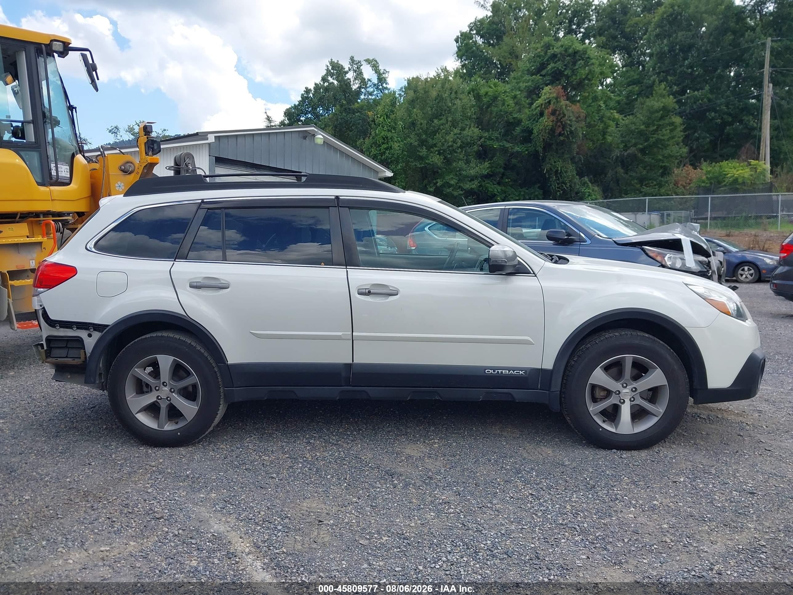 2014 Subaru Outback 2.5i Limited White vin: 4S4BRCPC1E3306187