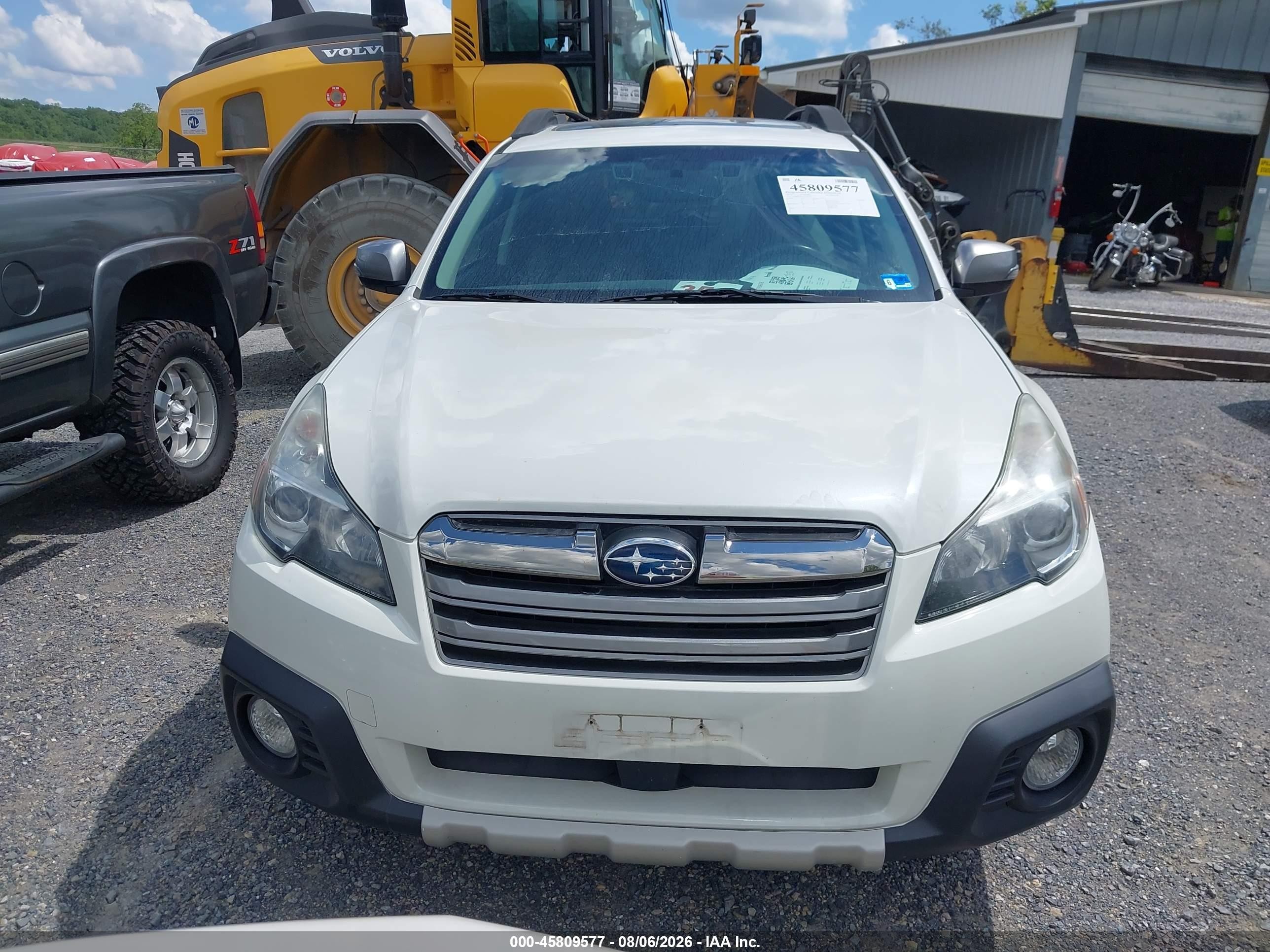 2014 Subaru Outback 2.5i Limited White vin: 4S4BRCPC1E3306187