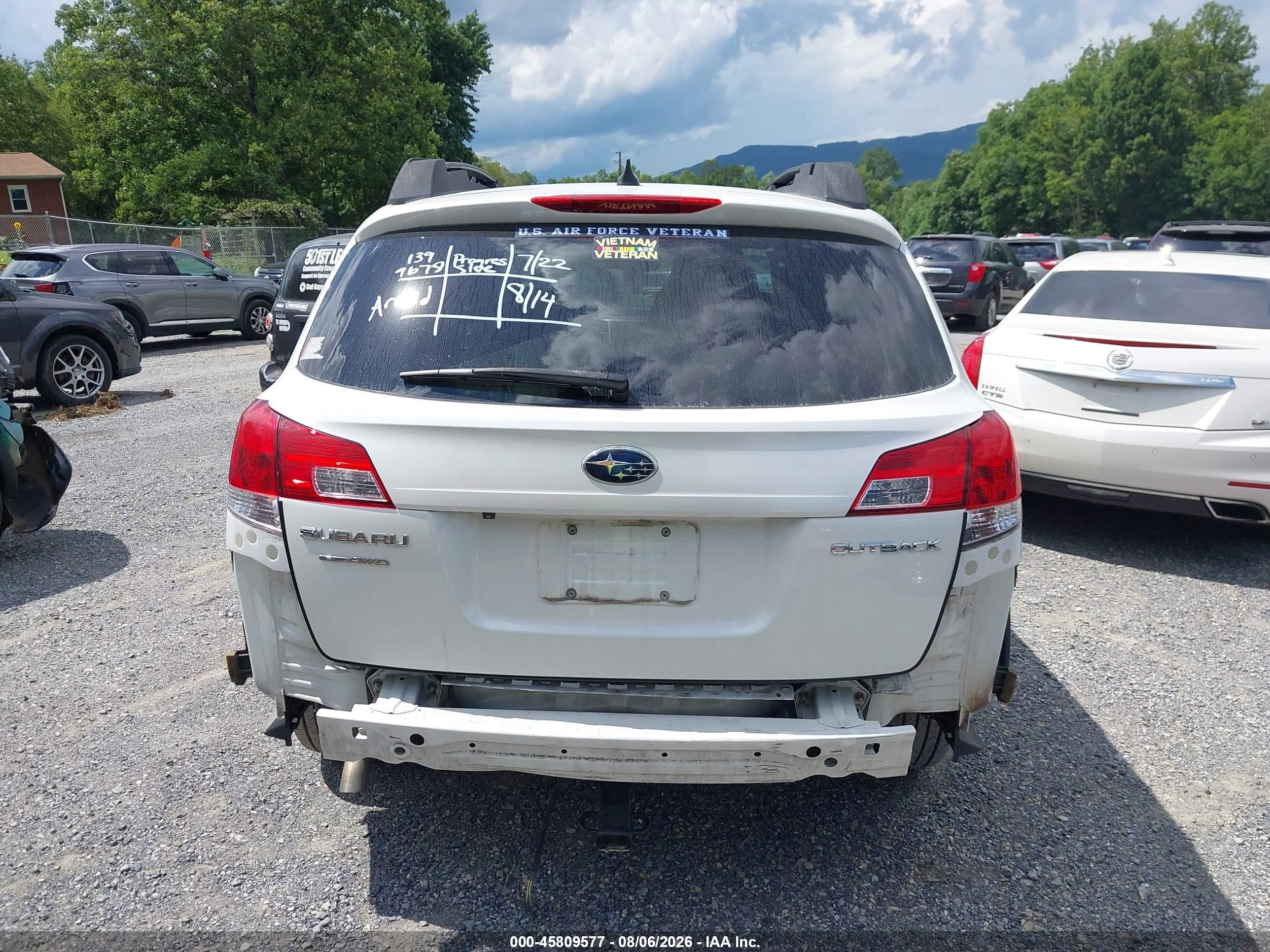 2014 Subaru Outback 2.5i Limited White vin: 4S4BRCPC1E3306187