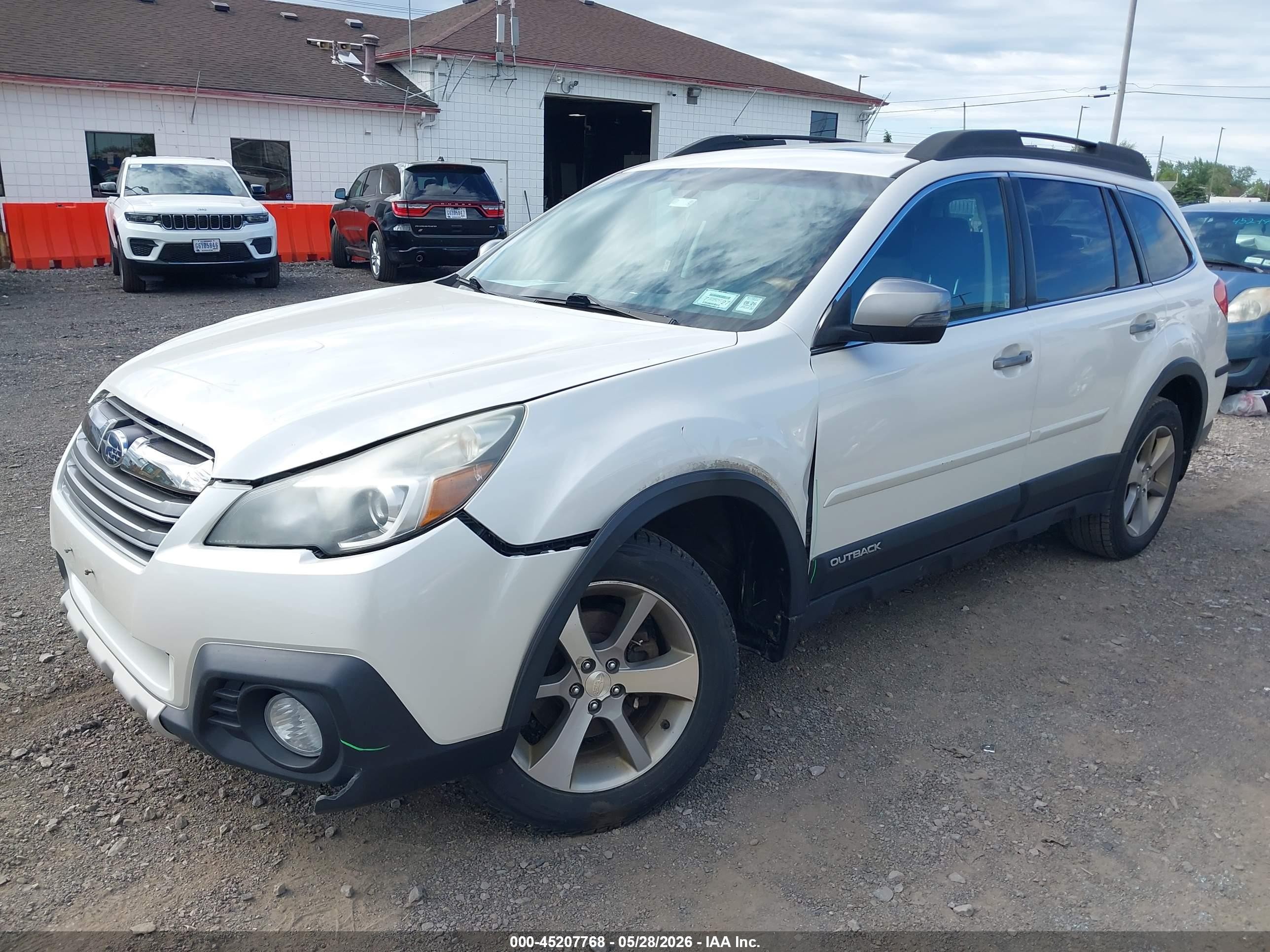 2014 Subaru Outback 2.5i Limited White vin: 4S4BRCPC2E3281767