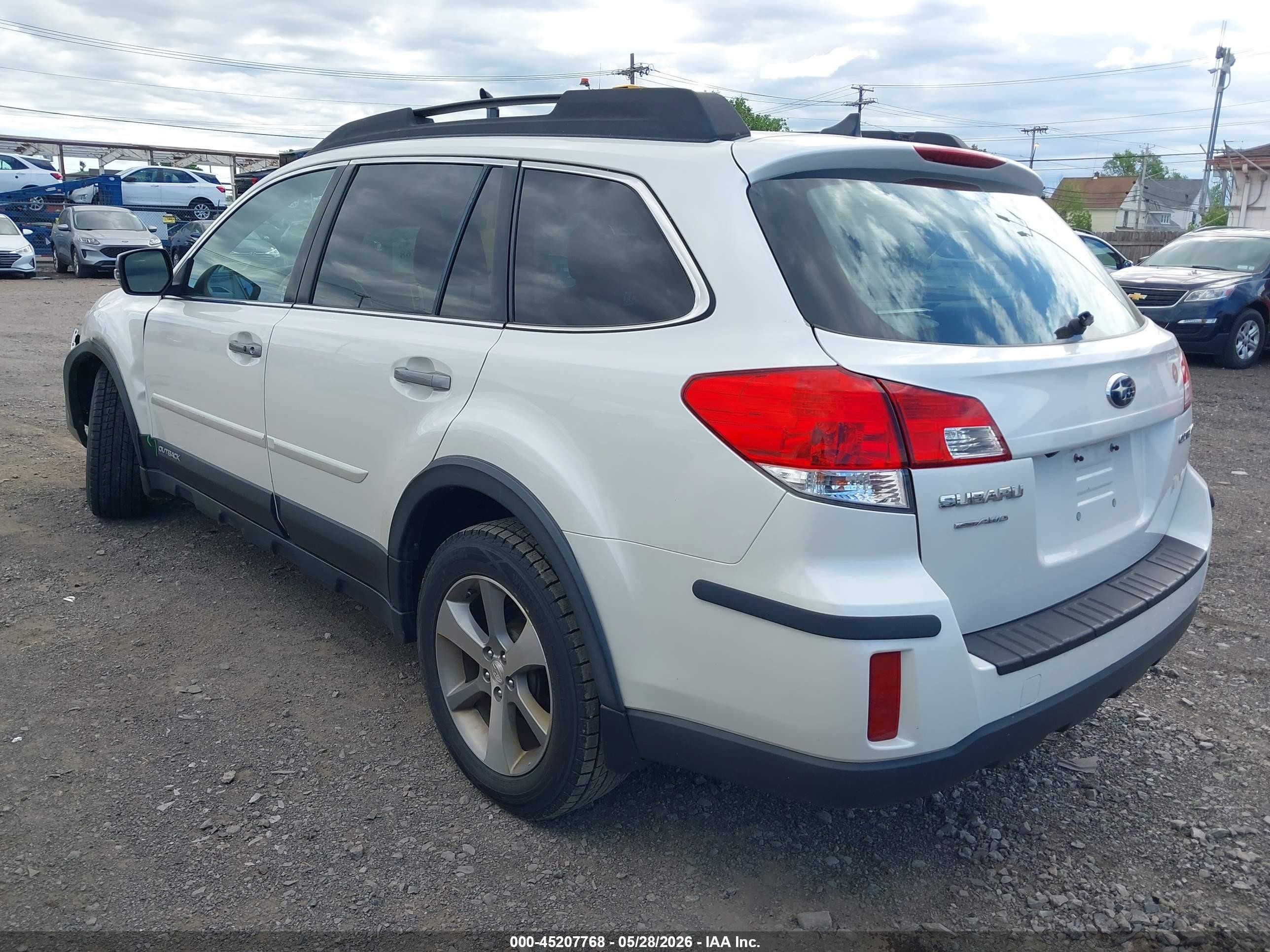 2014 Subaru Outback 2.5i Limited White vin: 4S4BRCPC2E3281767