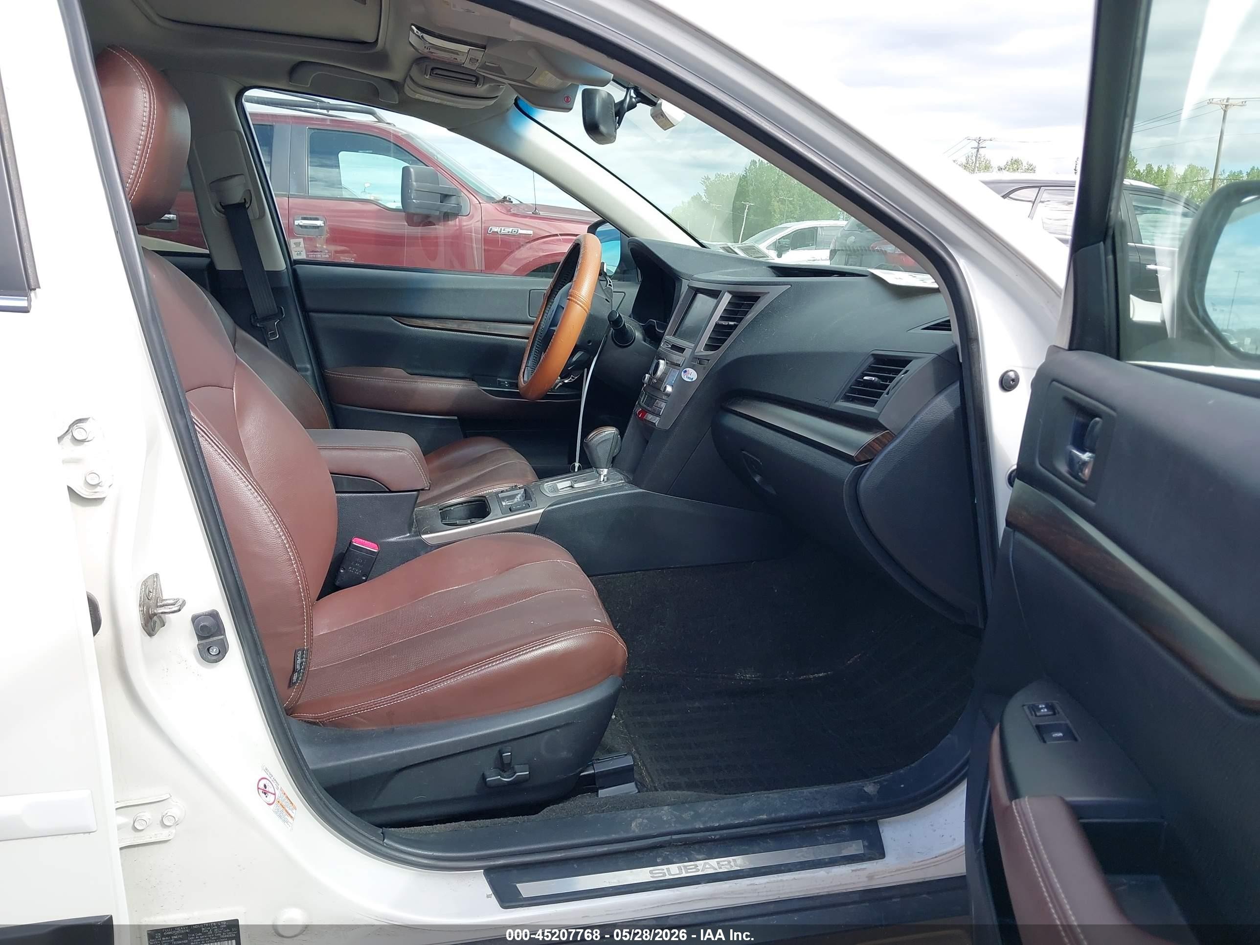 2014 Subaru Outback 2.5i Limited White vin: 4S4BRCPC2E3281767