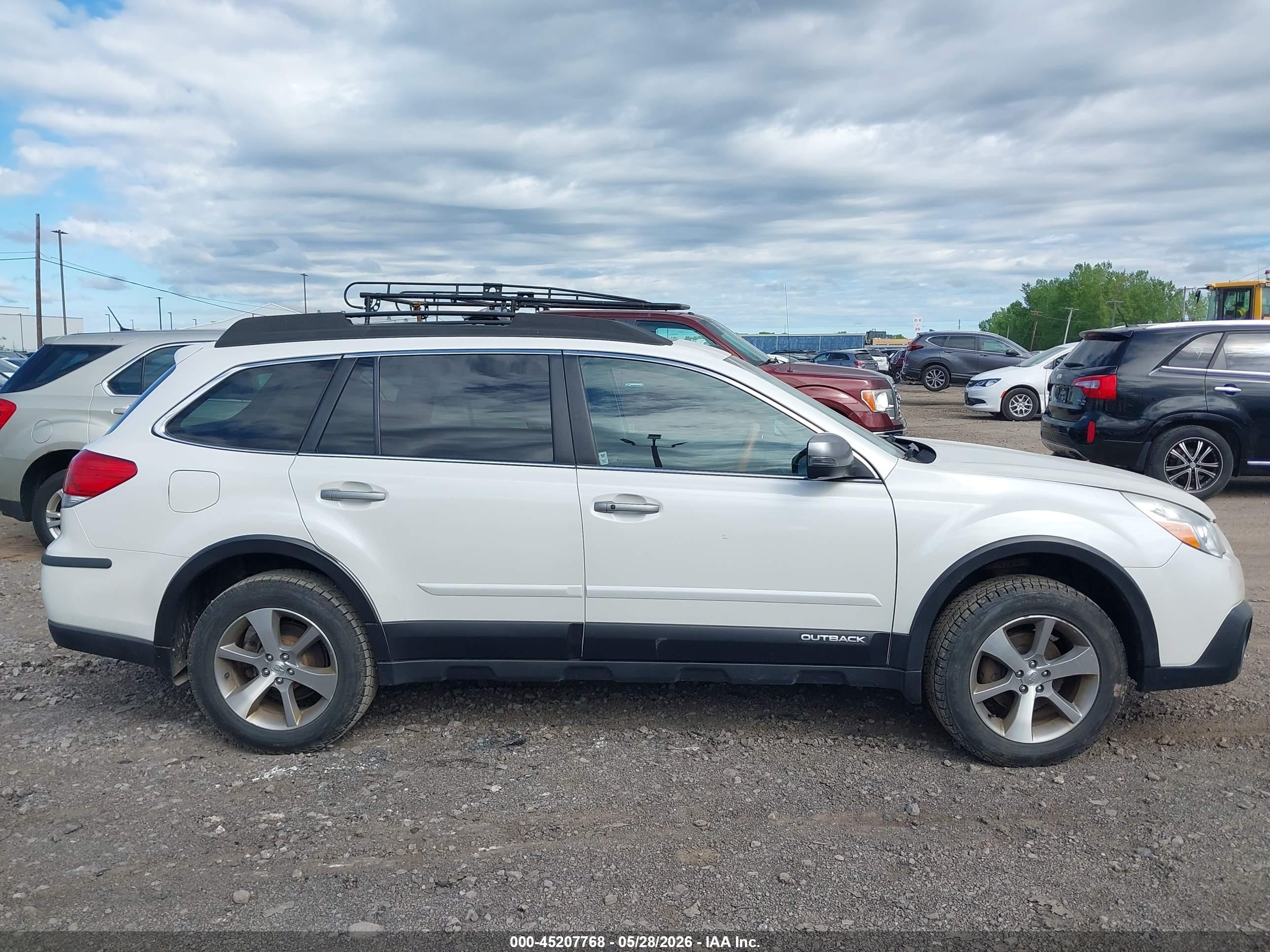 2014 Subaru Outback 2.5i Limited White vin: 4S4BRCPC2E3281767