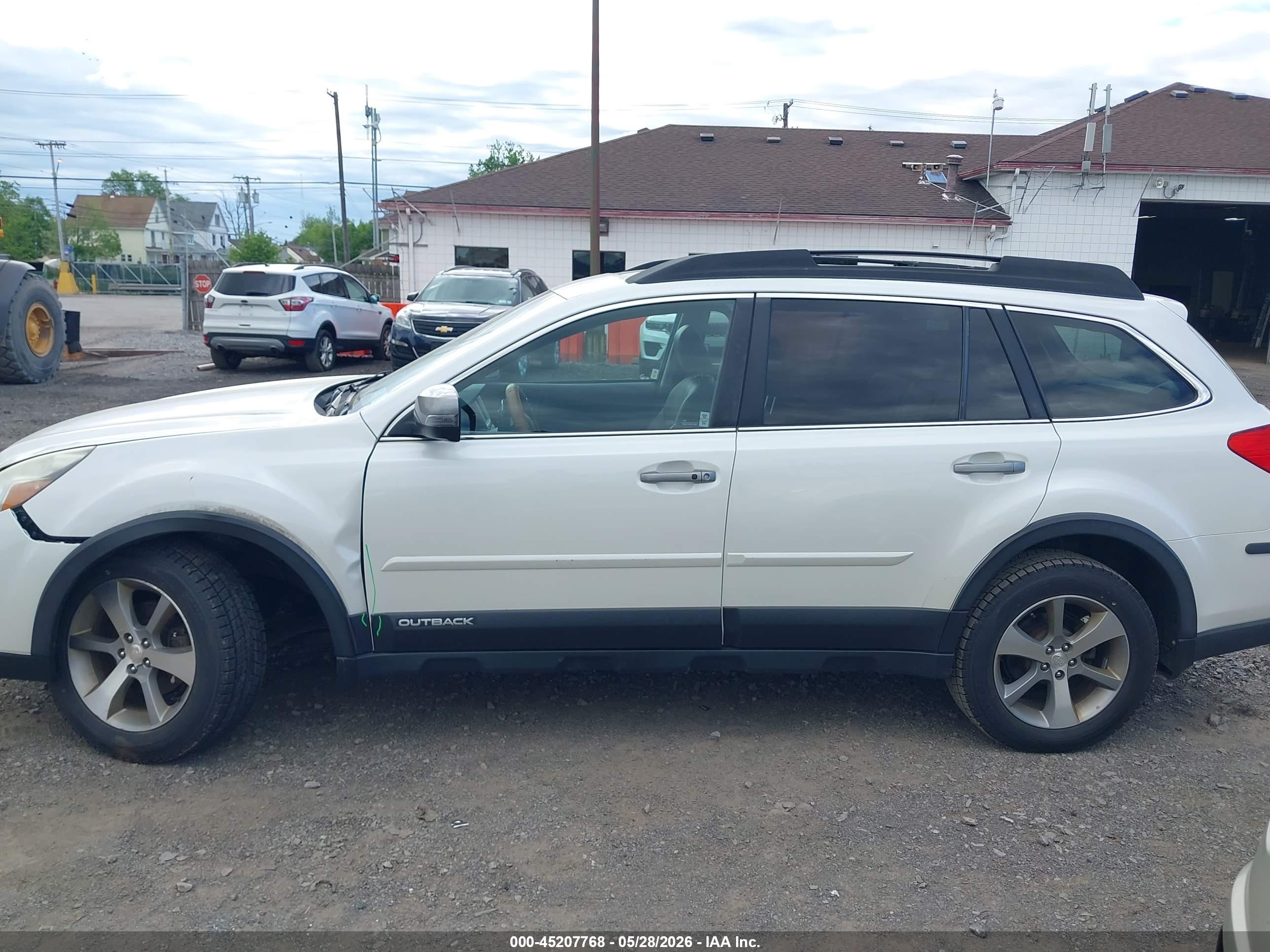 2014 Subaru Outback 2.5i Limited White vin: 4S4BRCPC2E3281767