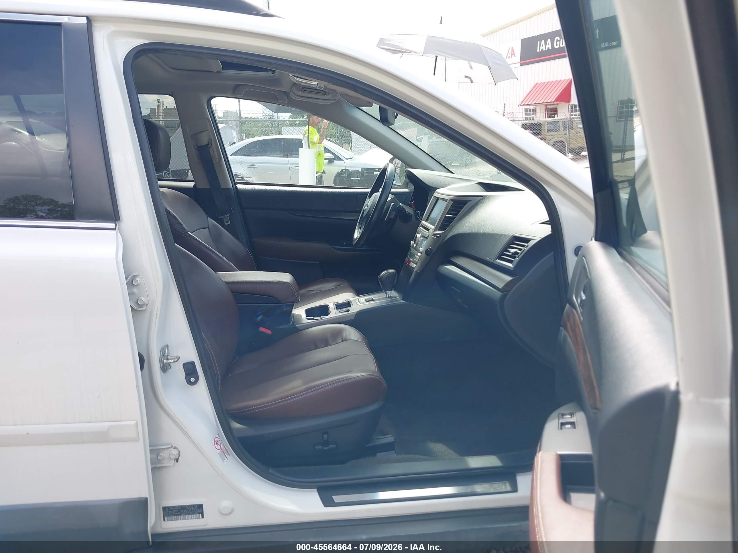 2014 Subaru Outback 2.5i Limited Белый vin: 4S4BRCPC5E3205122