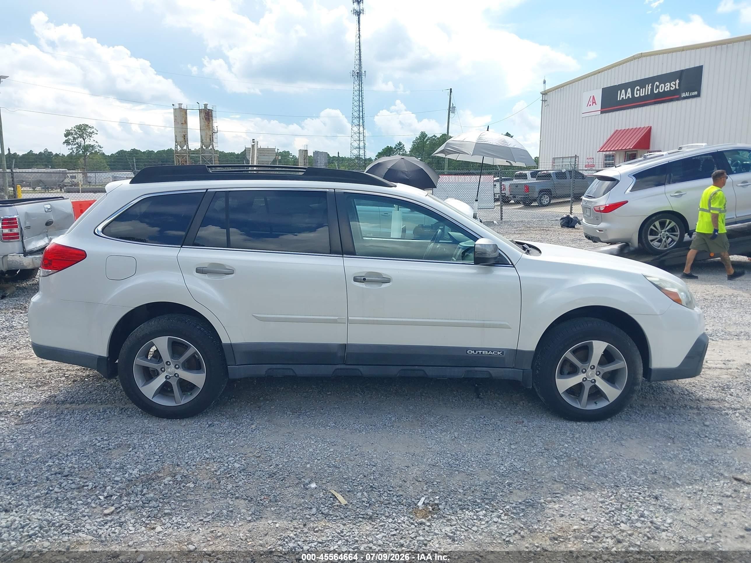 2014 Subaru Outback 2.5i Limited Белый vin: 4S4BRCPC5E3205122