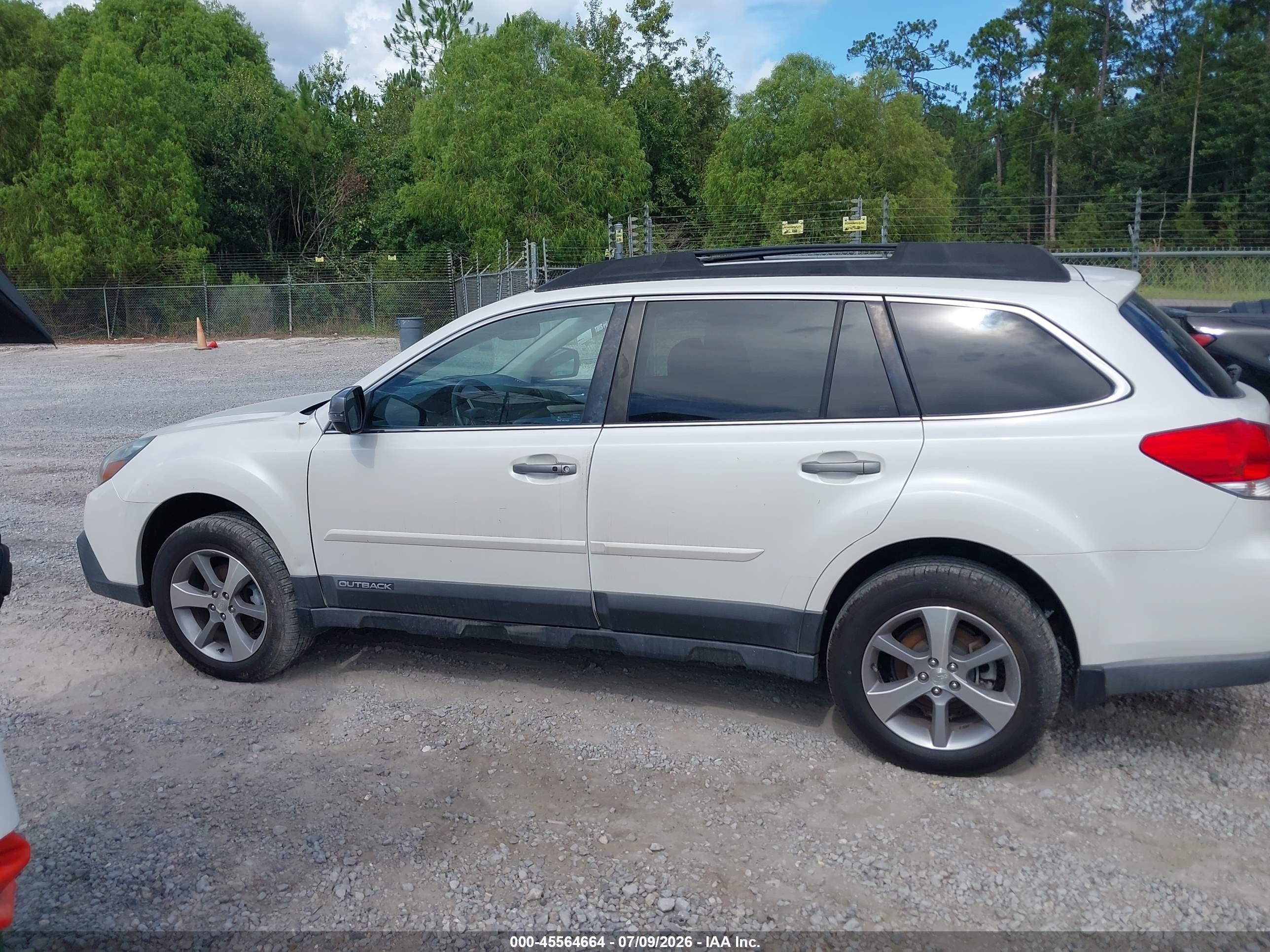 2014 Subaru Outback 2.5i Limited Белый vin: 4S4BRCPC5E3205122