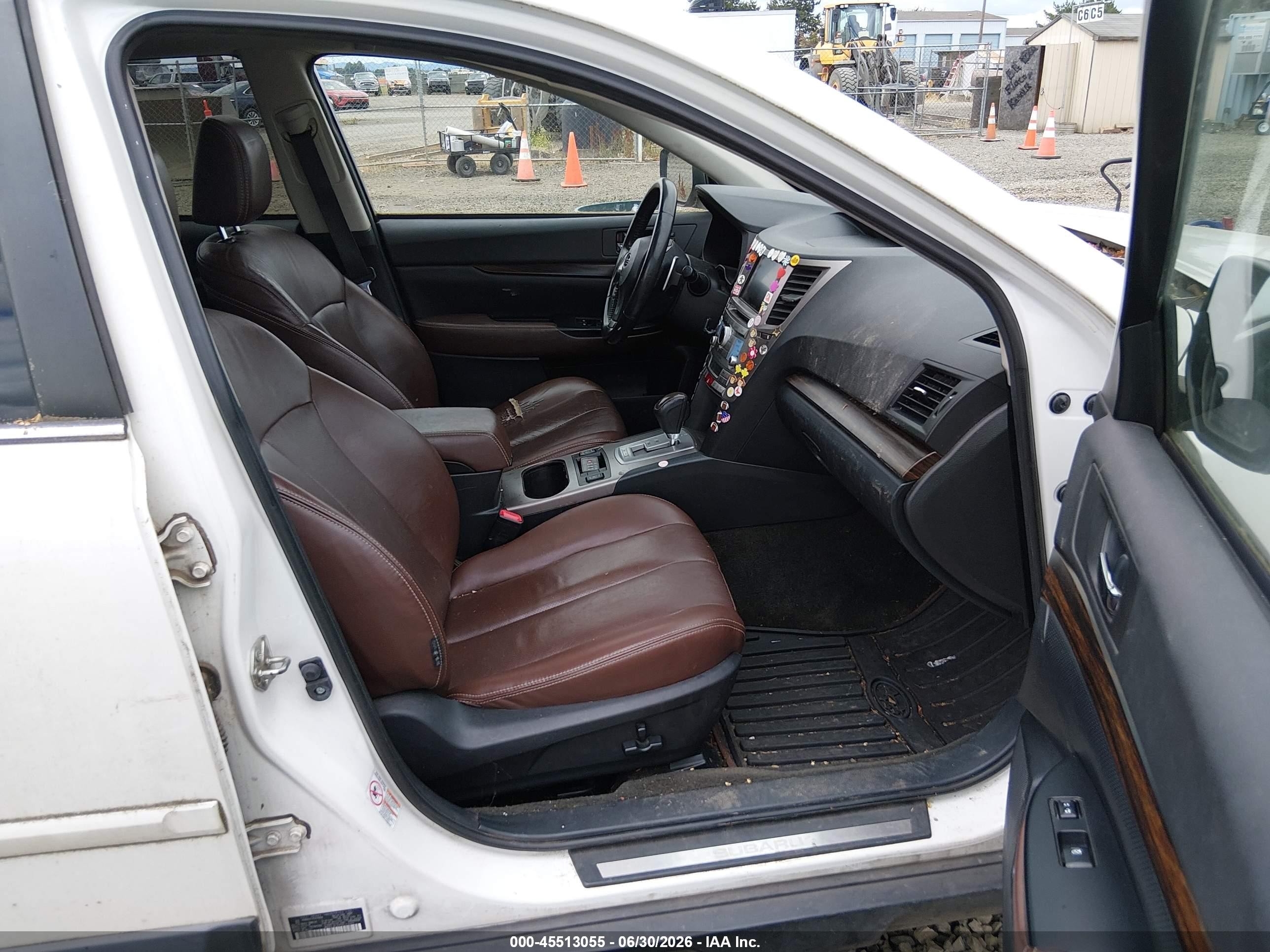 2014 Subaru Outback 2.5i Limited White vin: 4S4BRCPC7E3274930