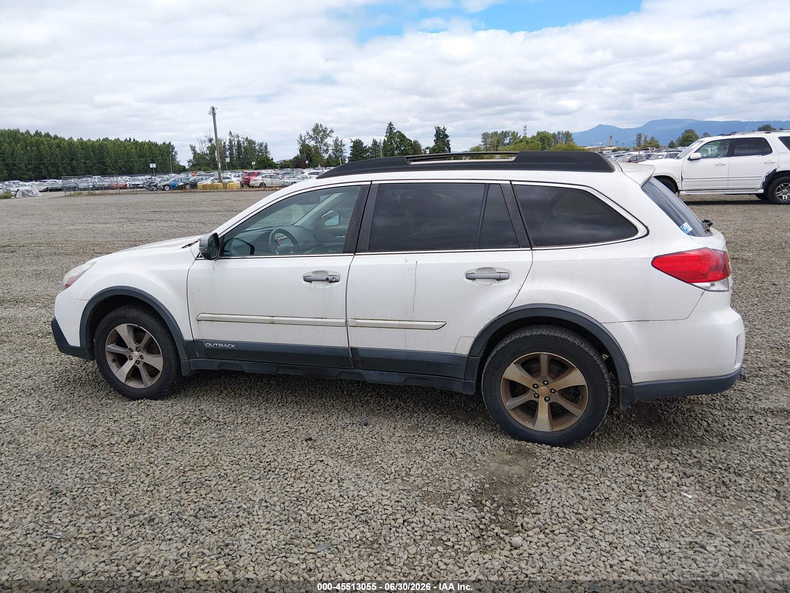 2014 Subaru Outback 2.5i Limited White vin: 4S4BRCPC7E3274930
