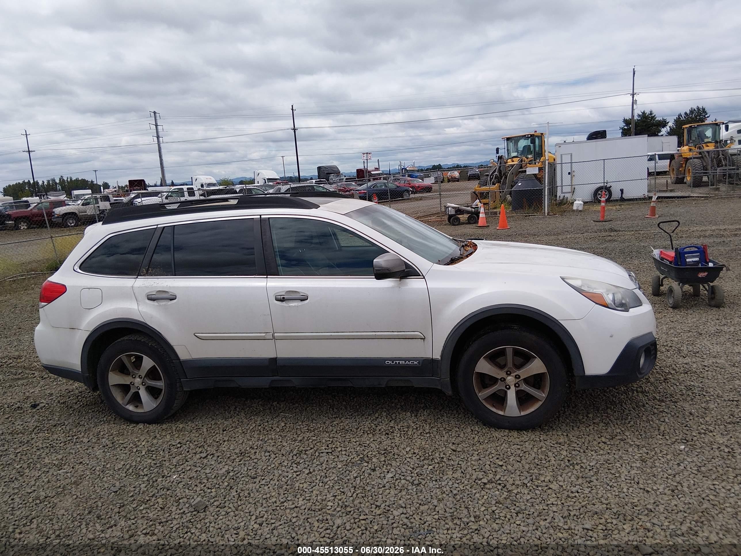 2014 Subaru Outback 2.5i Limited White vin: 4S4BRCPC7E3274930