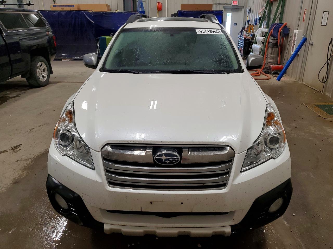 2014 Subaru Outback 2.5i Limited Белый vin: 4S4BRCPC8E3252841