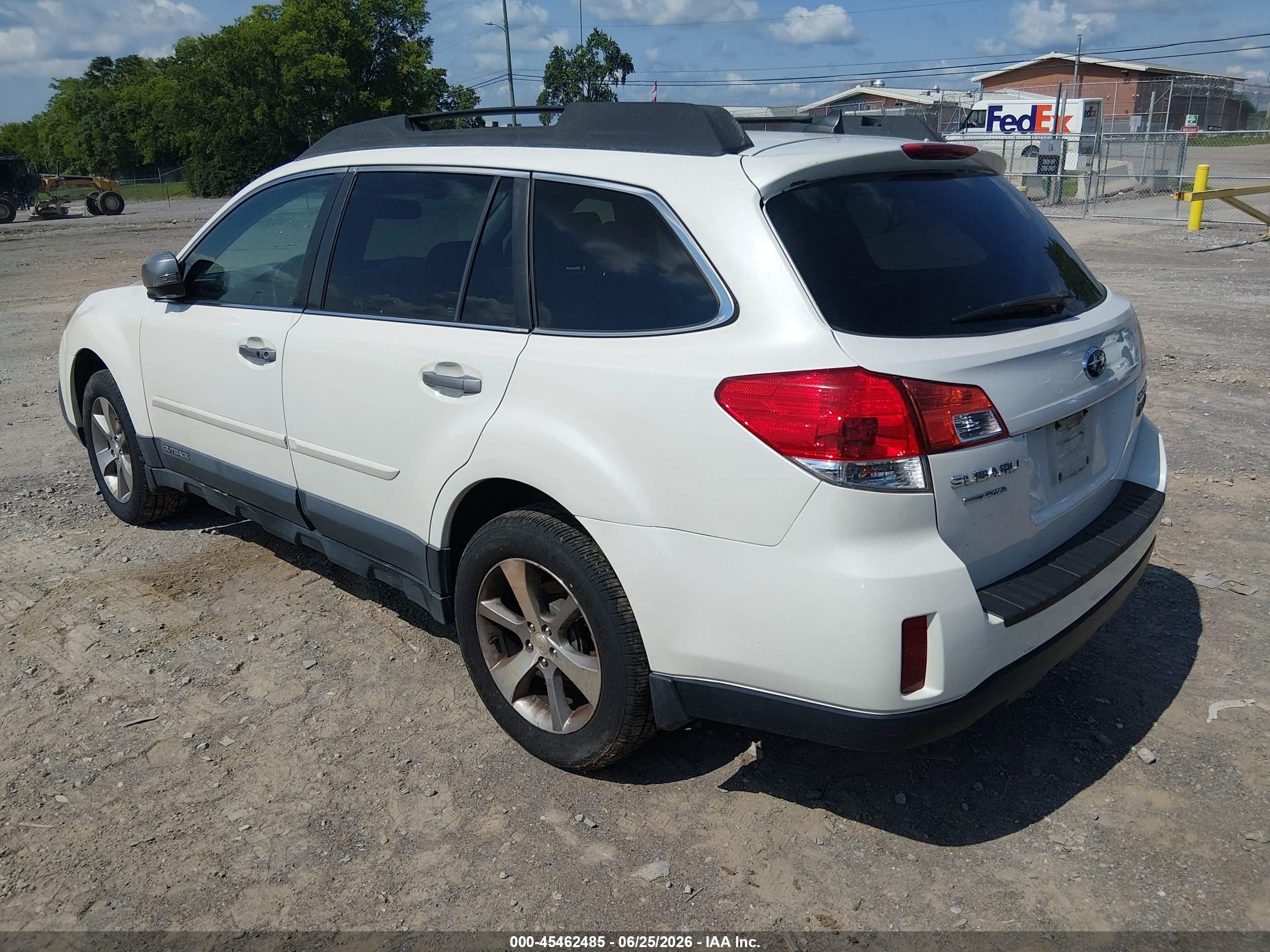 2014 Subaru Outback 2.5i Limited White vin: 4S4BRCPC9E3226278