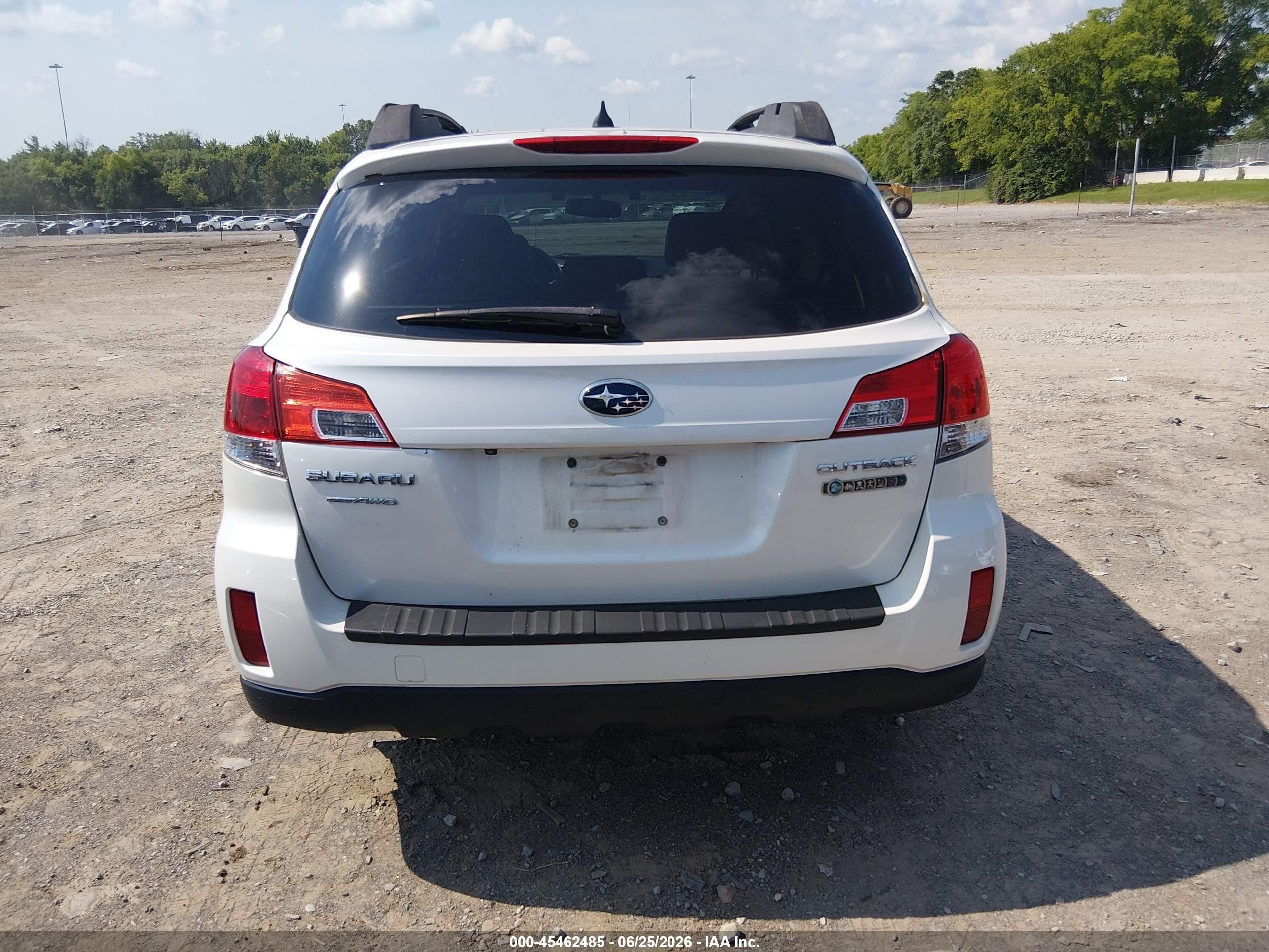 2014 Subaru Outback 2.5i Limited White vin: 4S4BRCPC9E3226278