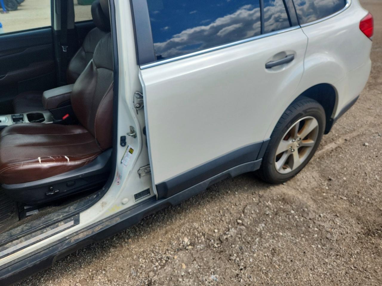 2014 Subaru Outback 2.5i Limited Белый vin: 4S4BRCPC9E3234476