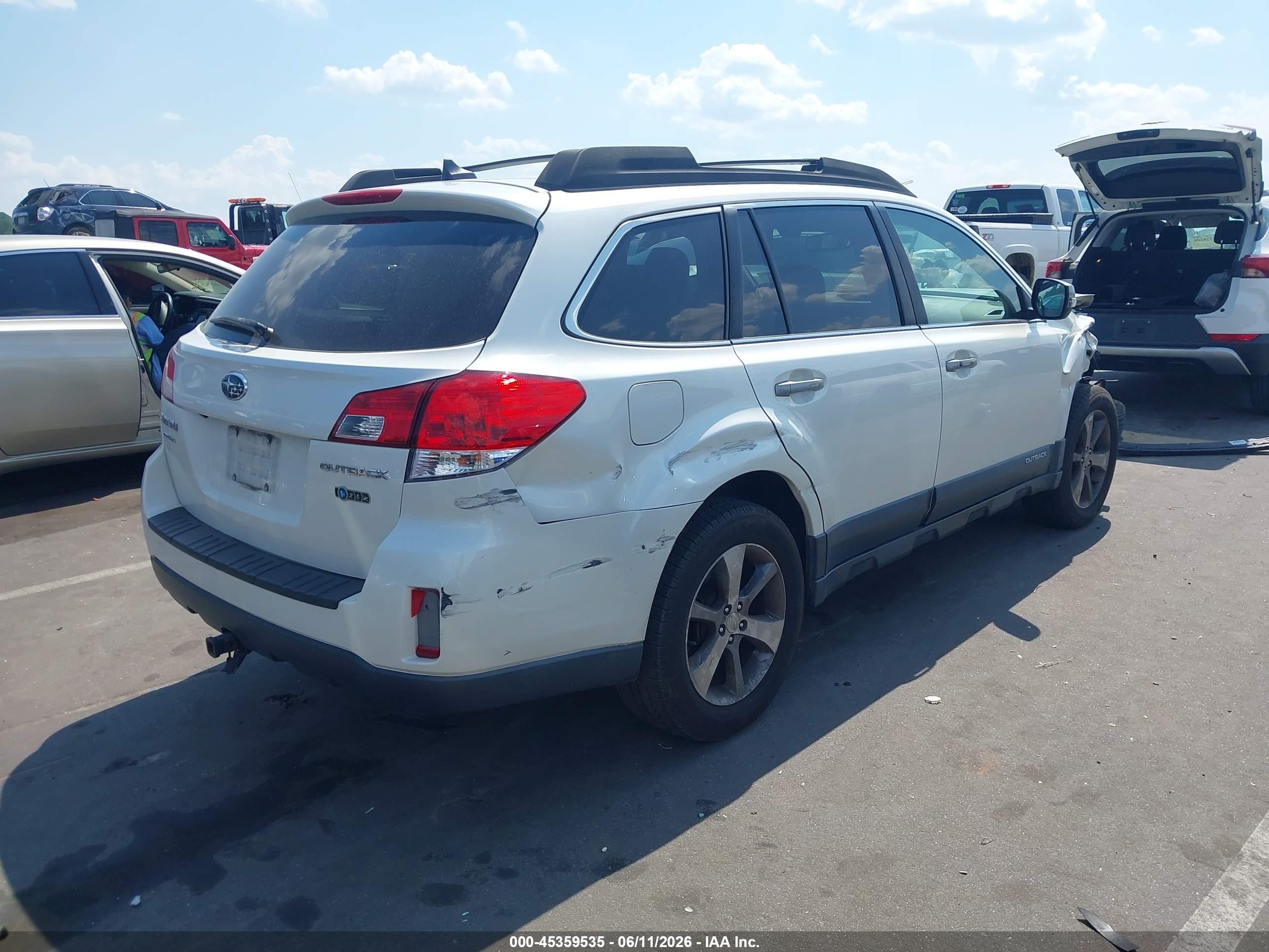 2014 Subaru Outback 2.5i Limited White vin: 4S4BRCPCXE3242456