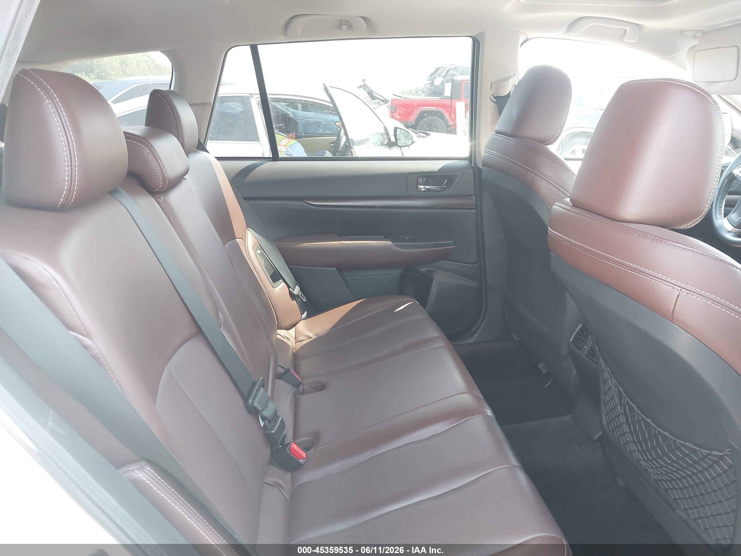 2014 Subaru Outback 2.5i Limited White vin: 4S4BRCPCXE3242456