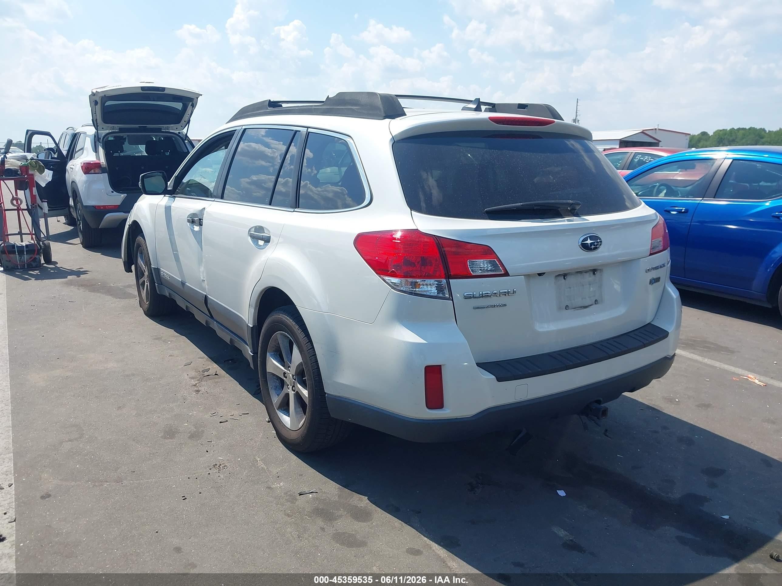 2014 Subaru Outback 2.5i Limited White vin: 4S4BRCPCXE3242456