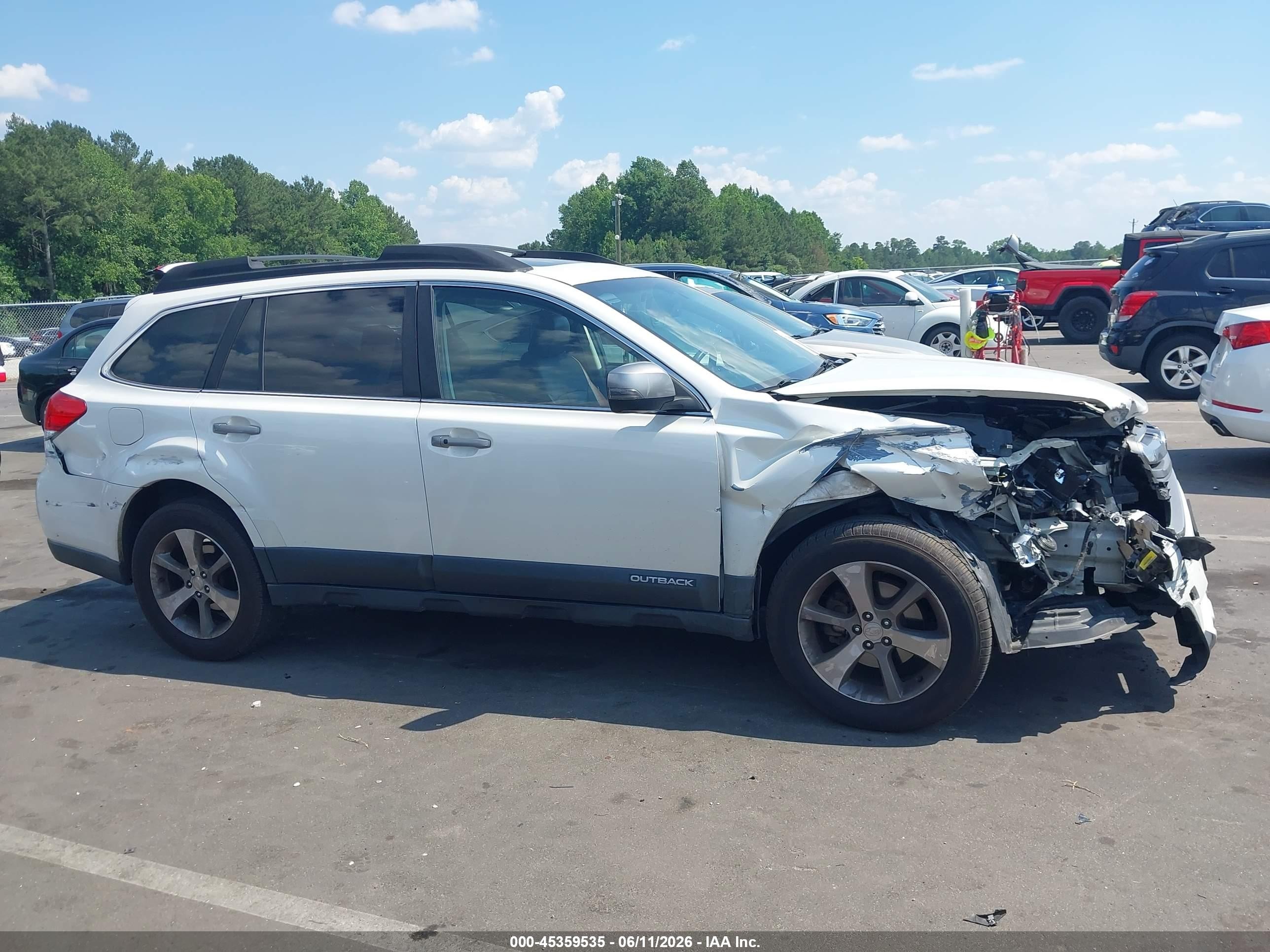 2014 Subaru Outback 2.5i Limited White vin: 4S4BRCPCXE3242456