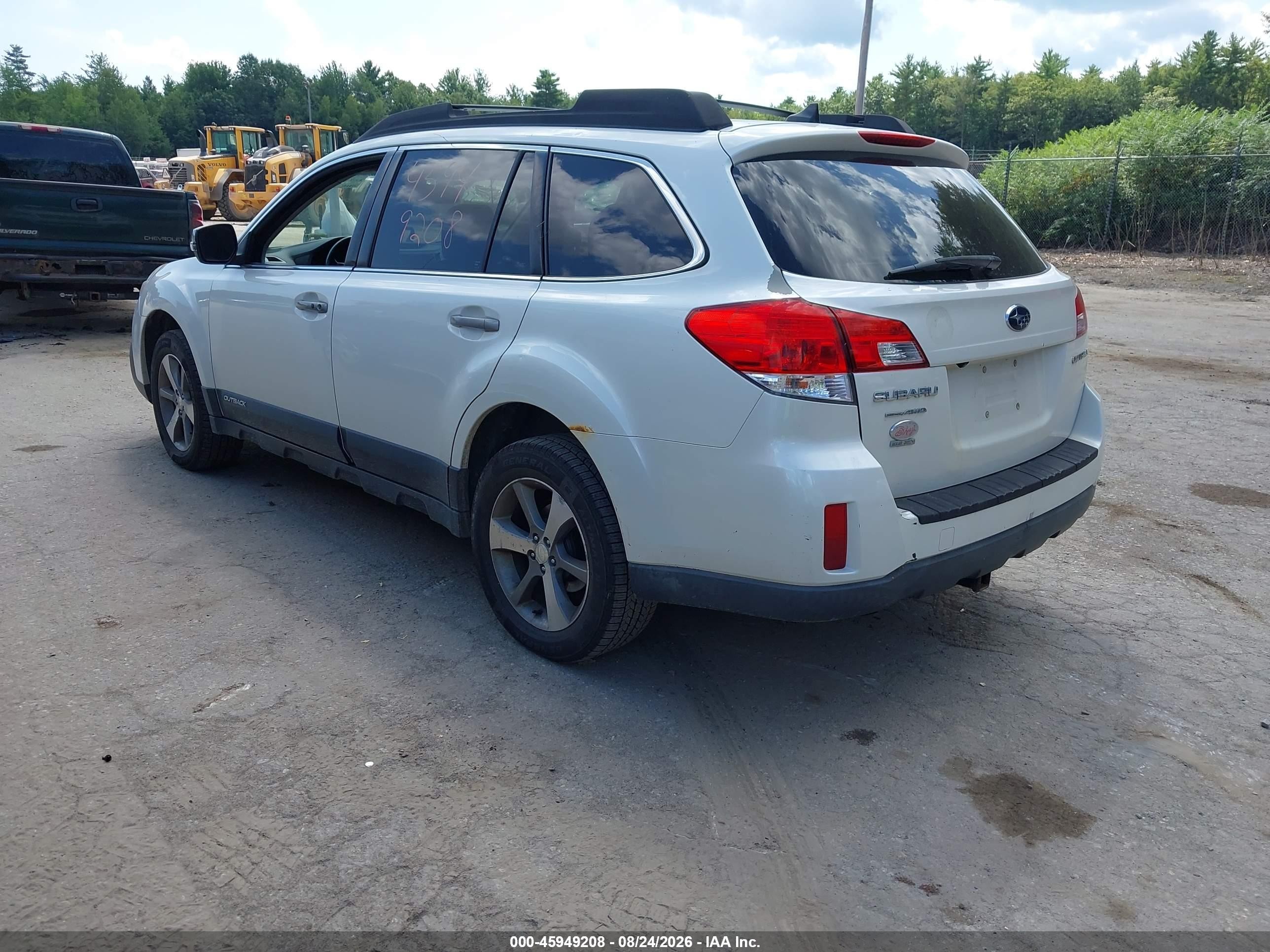 2013 Subaru Outback 2.5i Limited White vin: 4S4BRCSC0D3299447