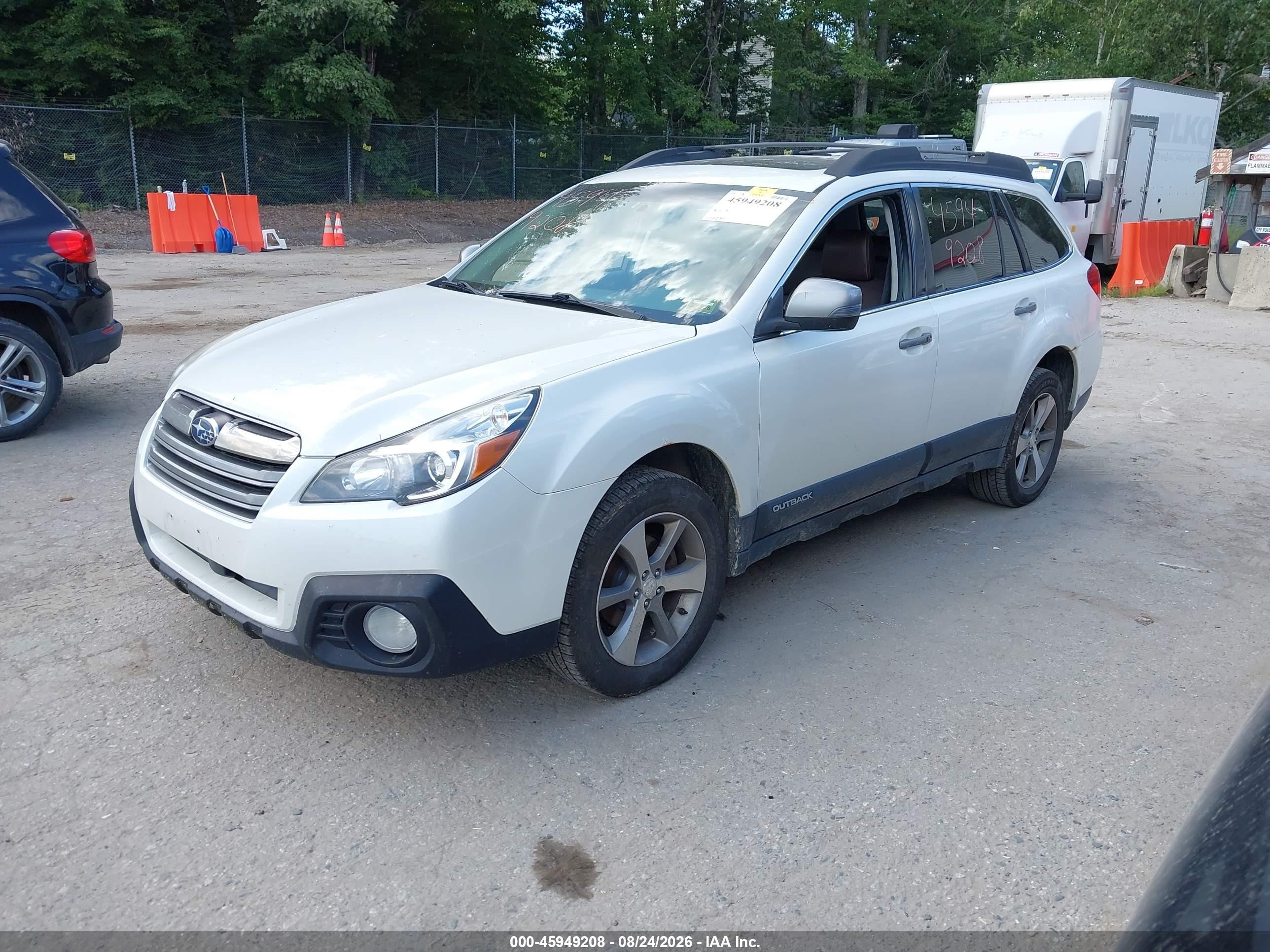 2013 Subaru Outback 2.5i Limited White vin: 4S4BRCSC0D3299447