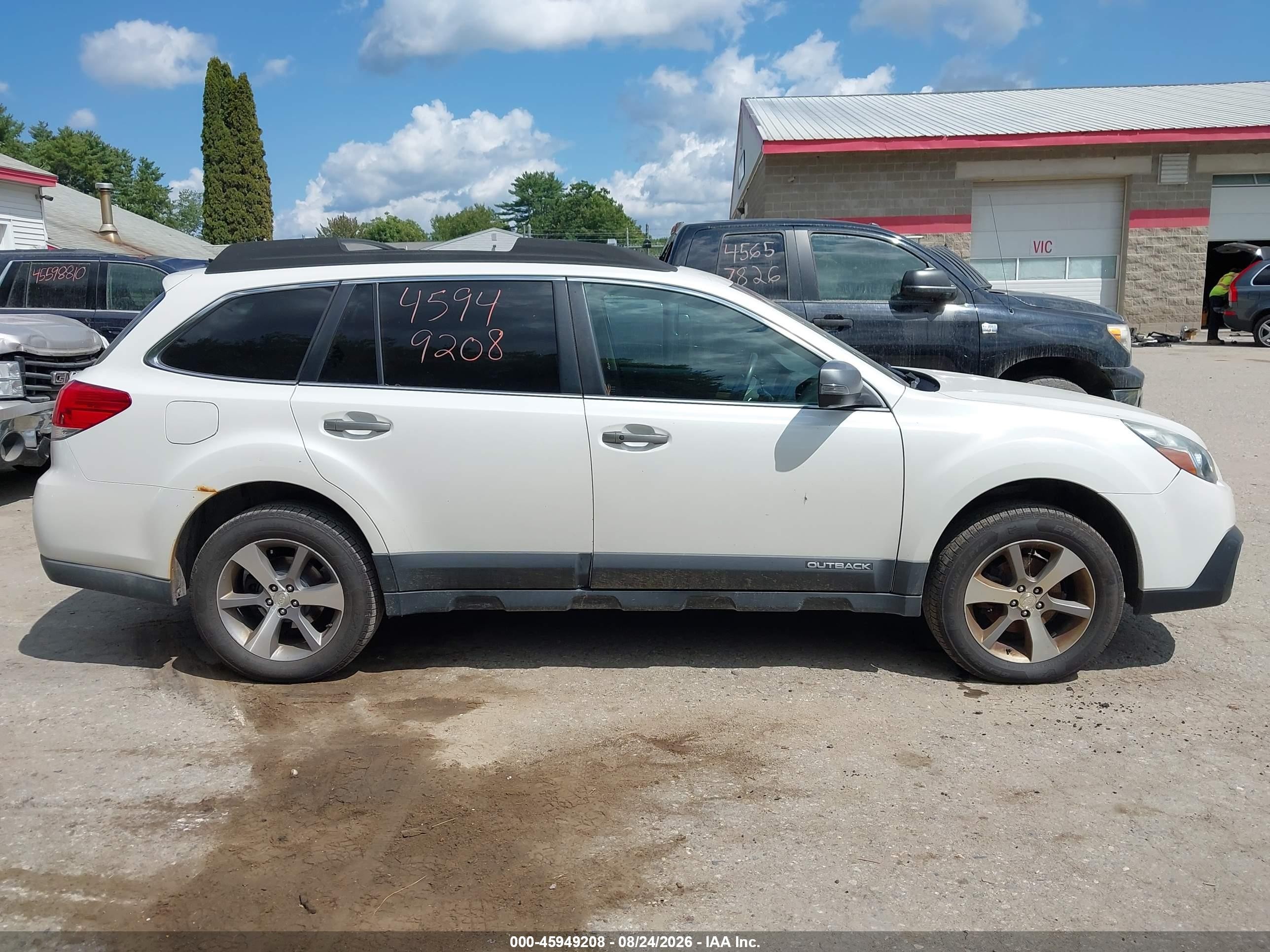 2013 Subaru Outback 2.5i Limited White vin: 4S4BRCSC0D3299447