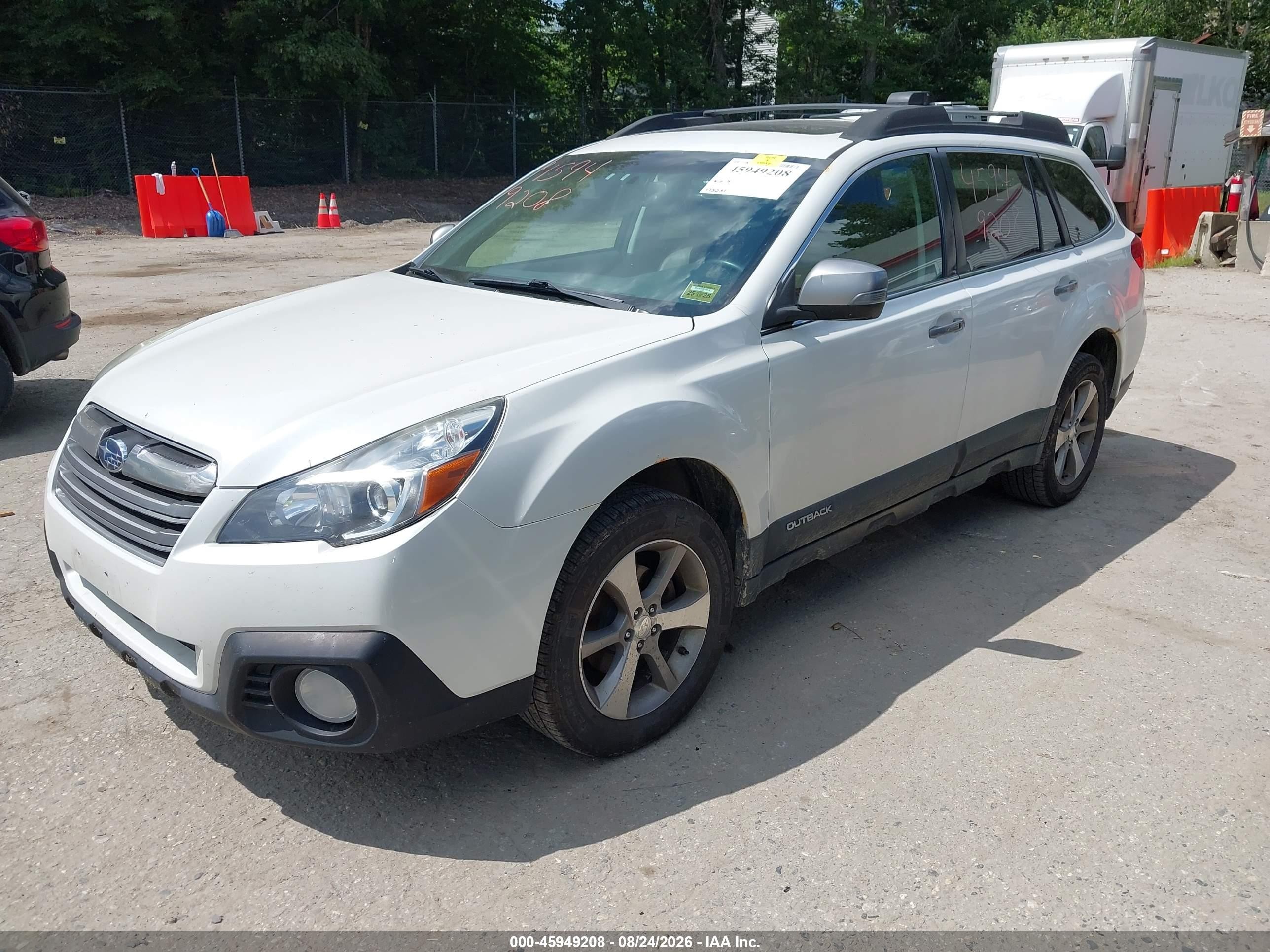 2013 Subaru Outback 2.5i Limited White vin: 4S4BRCSC0D3299447