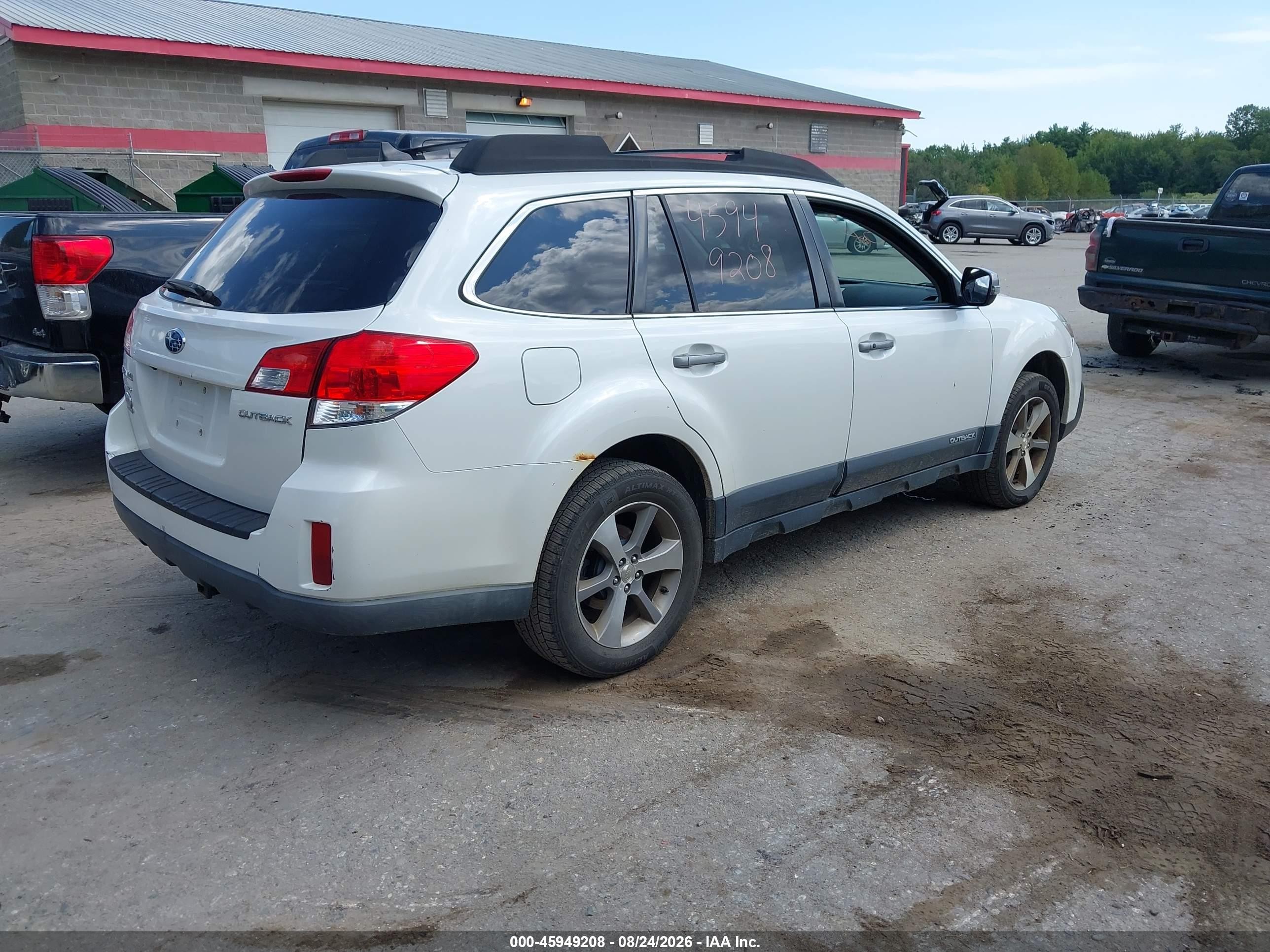 2013 Subaru Outback 2.5i Limited White vin: 4S4BRCSC0D3299447