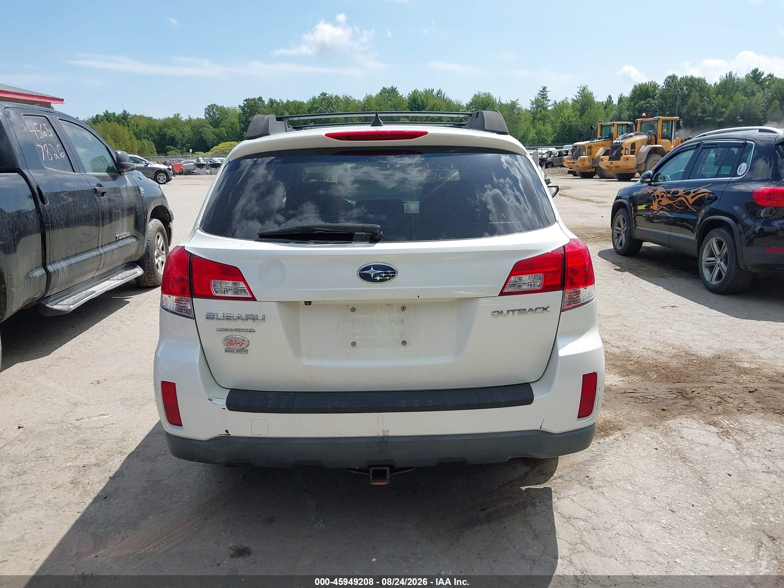 2013 Subaru Outback 2.5i Limited White vin: 4S4BRCSC0D3299447