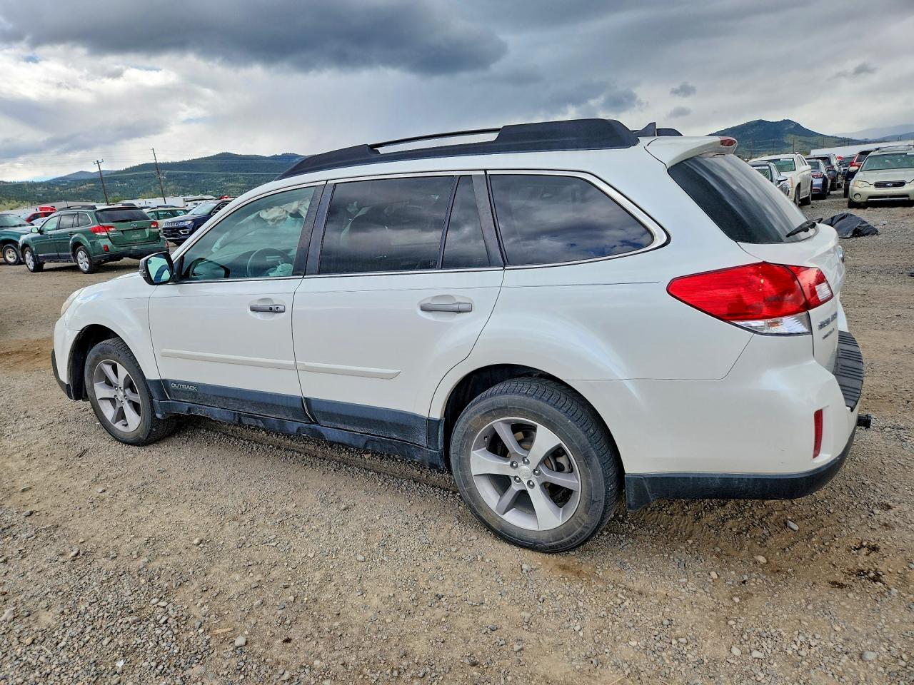 2013 Subaru Outback 2.5i Limited White vin: 4S4BRCSC2D3317947
