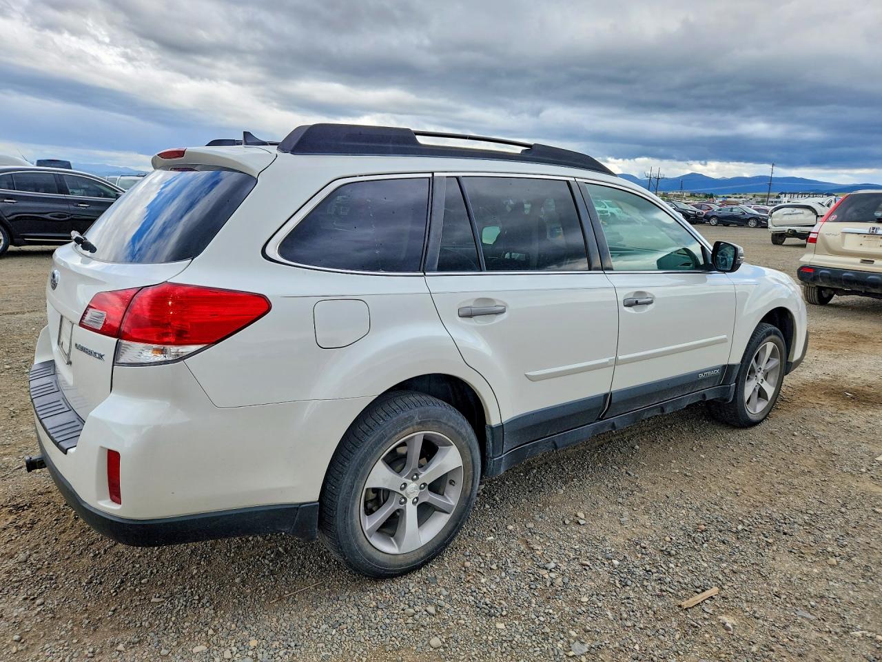 2013 Subaru Outback 2.5i Limited White vin: 4S4BRCSC2D3317947