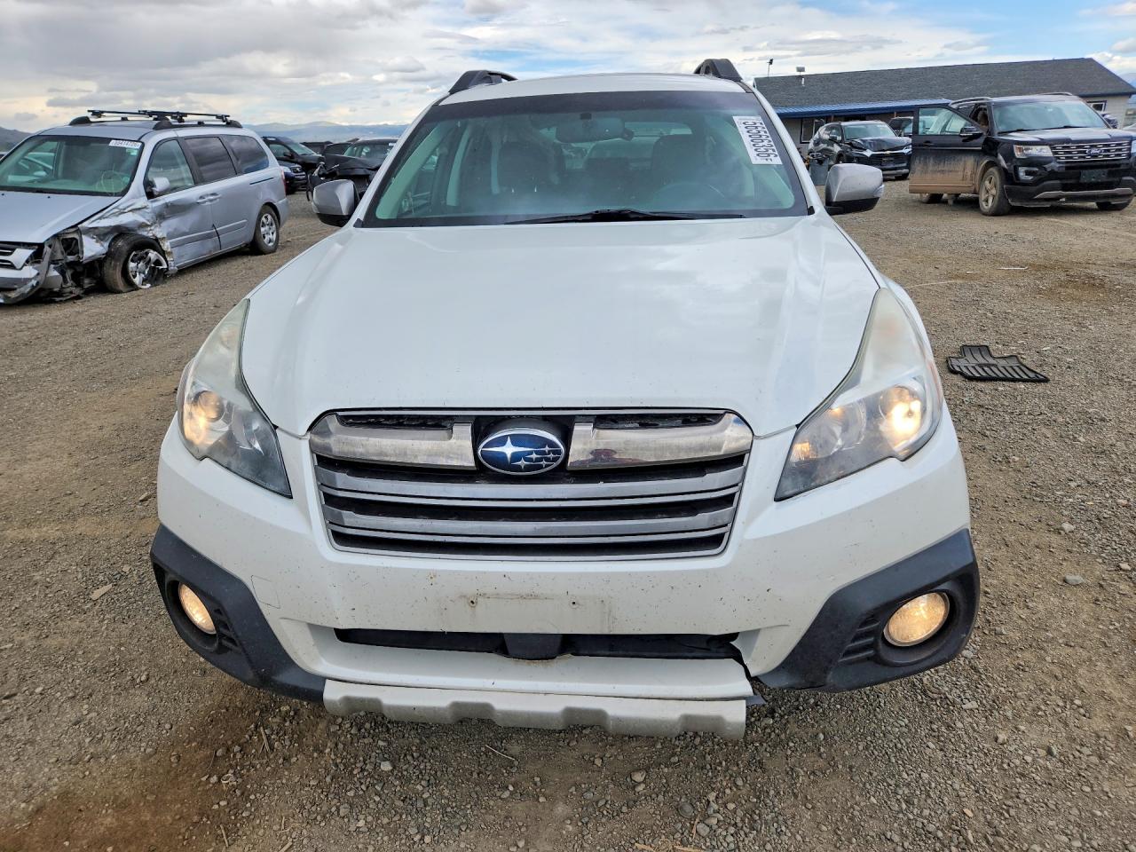 2013 Subaru Outback 2.5i Limited White vin: 4S4BRCSC2D3317947