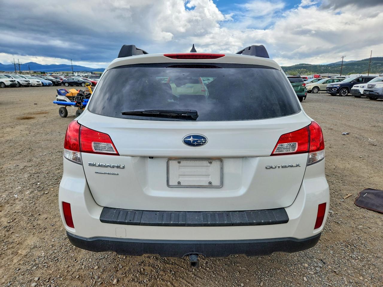 2013 Subaru Outback 2.5i Limited White vin: 4S4BRCSC2D3317947