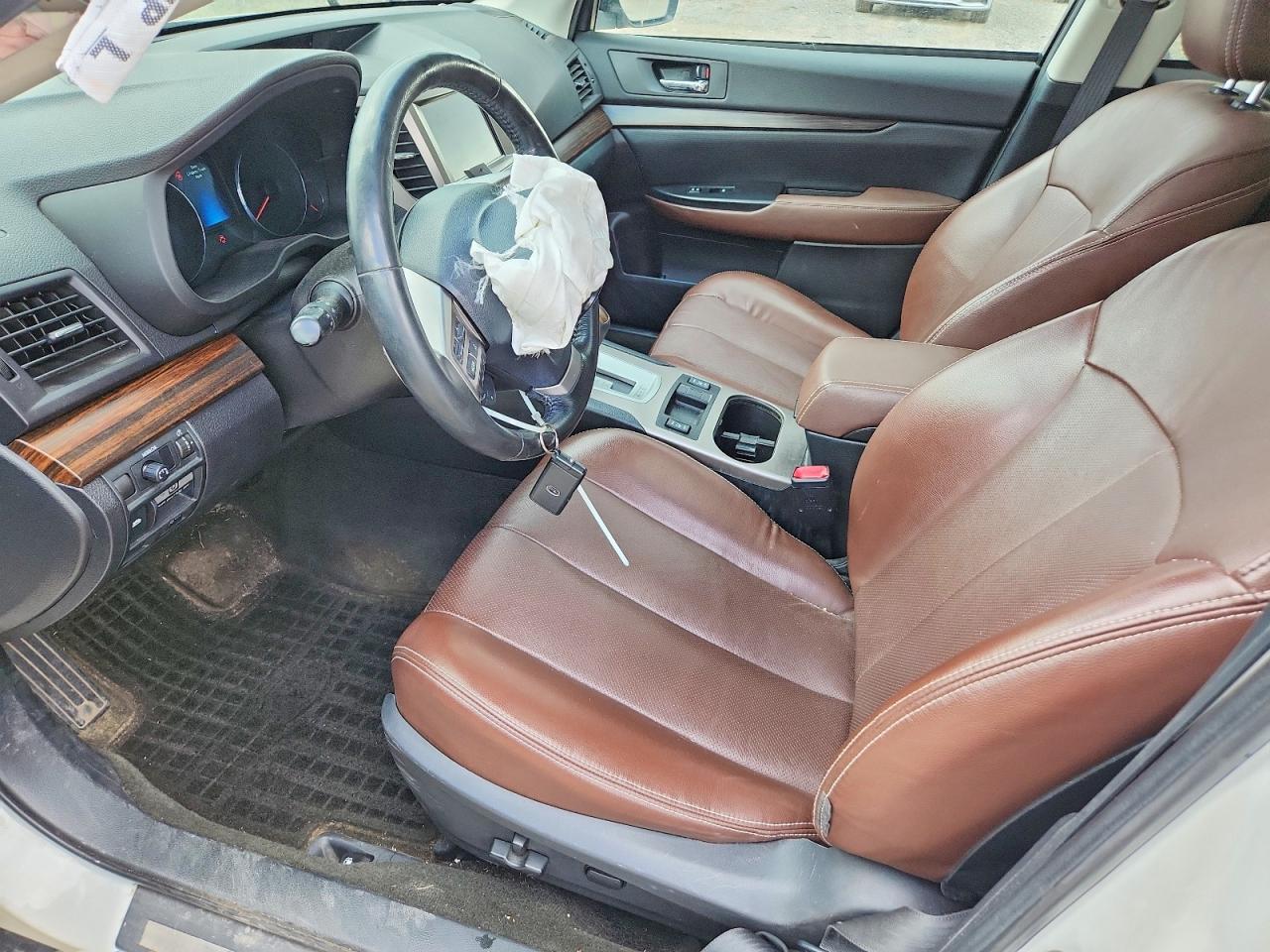 2013 Subaru Outback 2.5i Limited White vin: 4S4BRCSC2D3317947