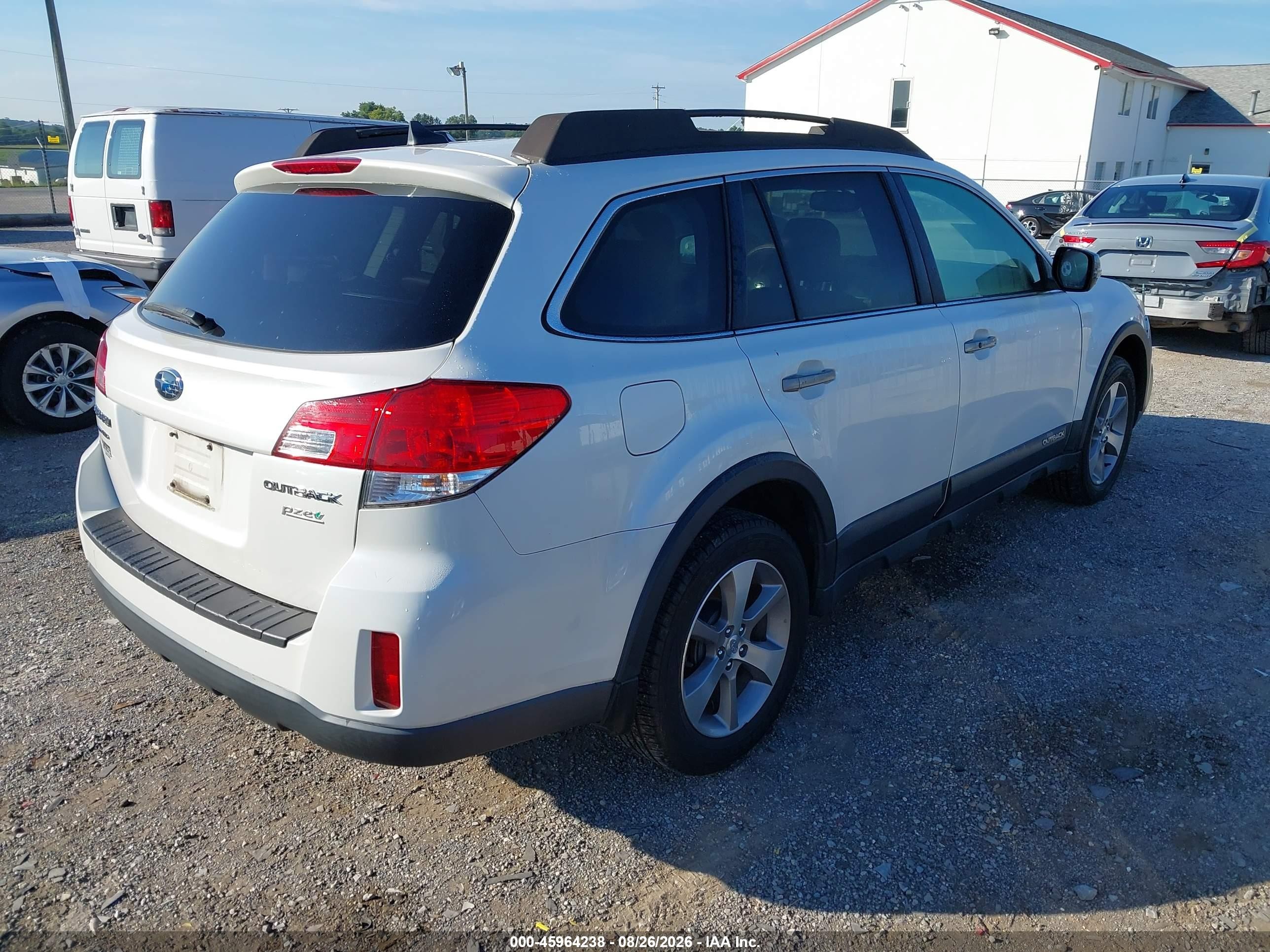 2013 Subaru Outback 2.5i Limited White vin: 4S4BRCSC3D3228484
