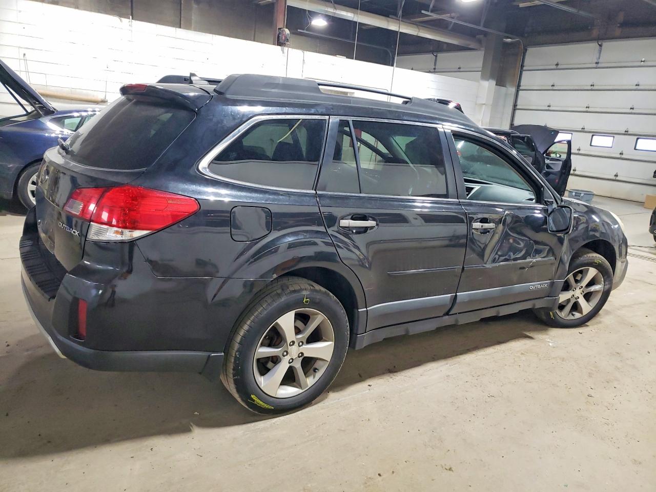 2013 Subaru Outback 2.5i Limited Черный vin: 4S4BRCSC4D3286720